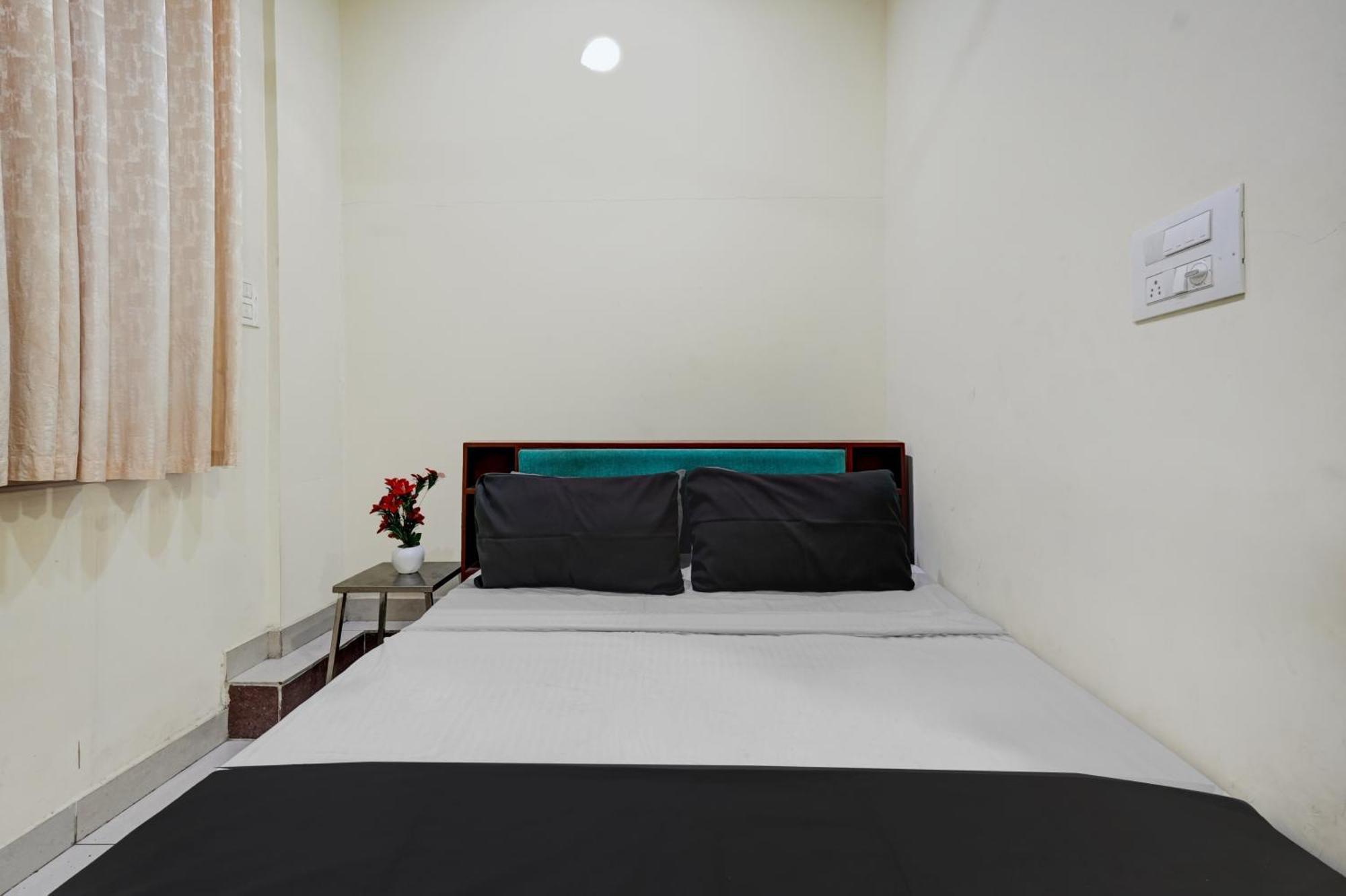 O Chamundeshwari Comfort Hotel *