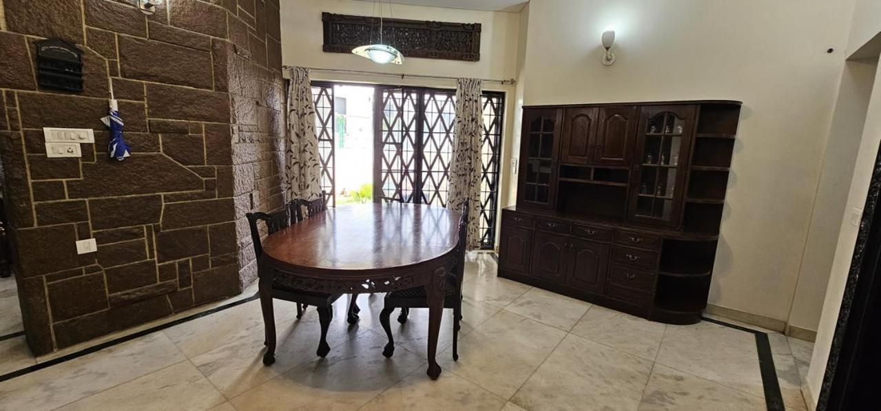 Villa Luxurious Retro-modern House For Rent *
