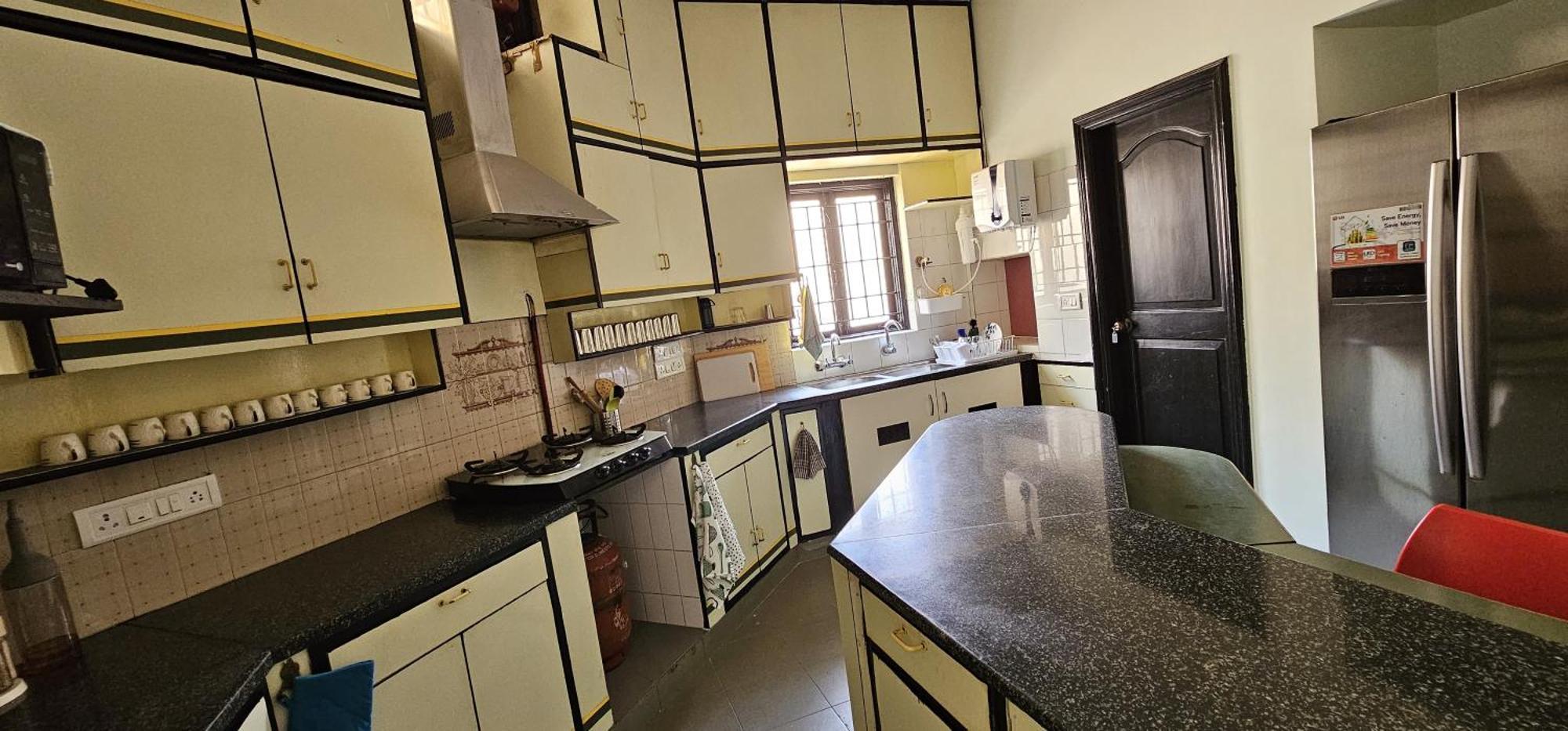 Luxurious Retro-modern House For Rent