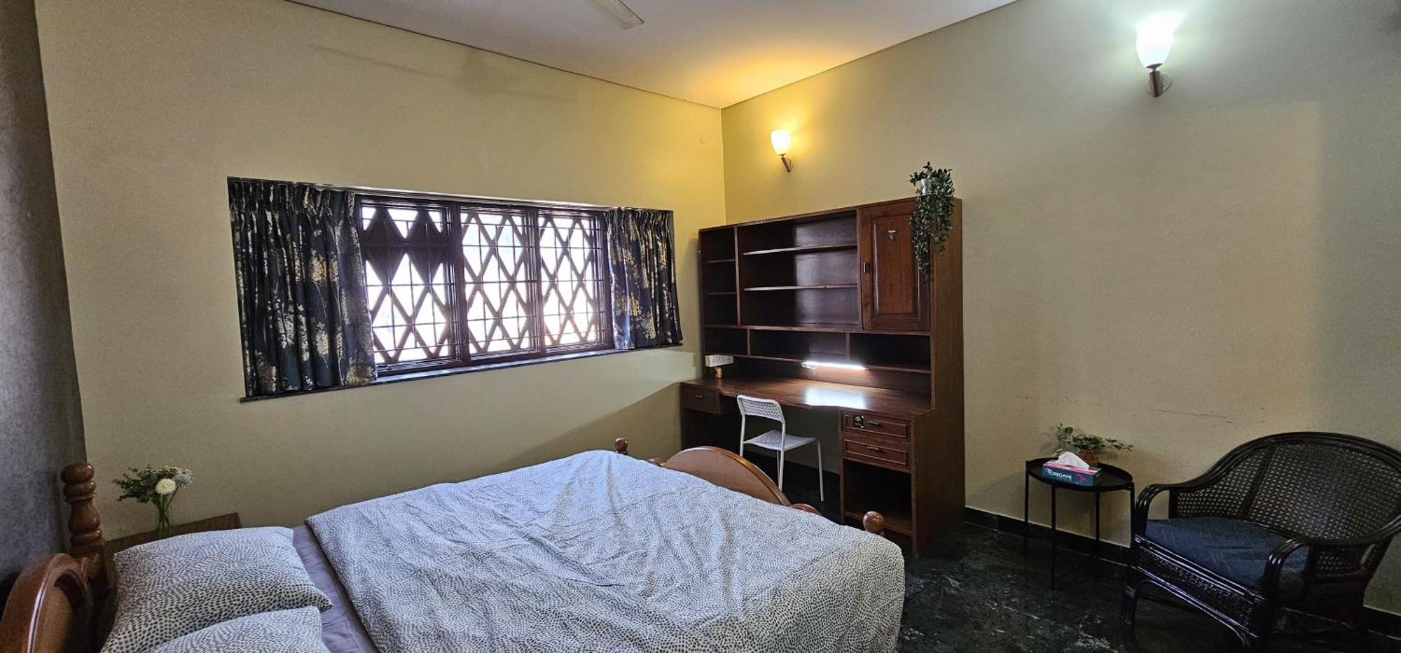 Luxurious Retro-modern House For Rent