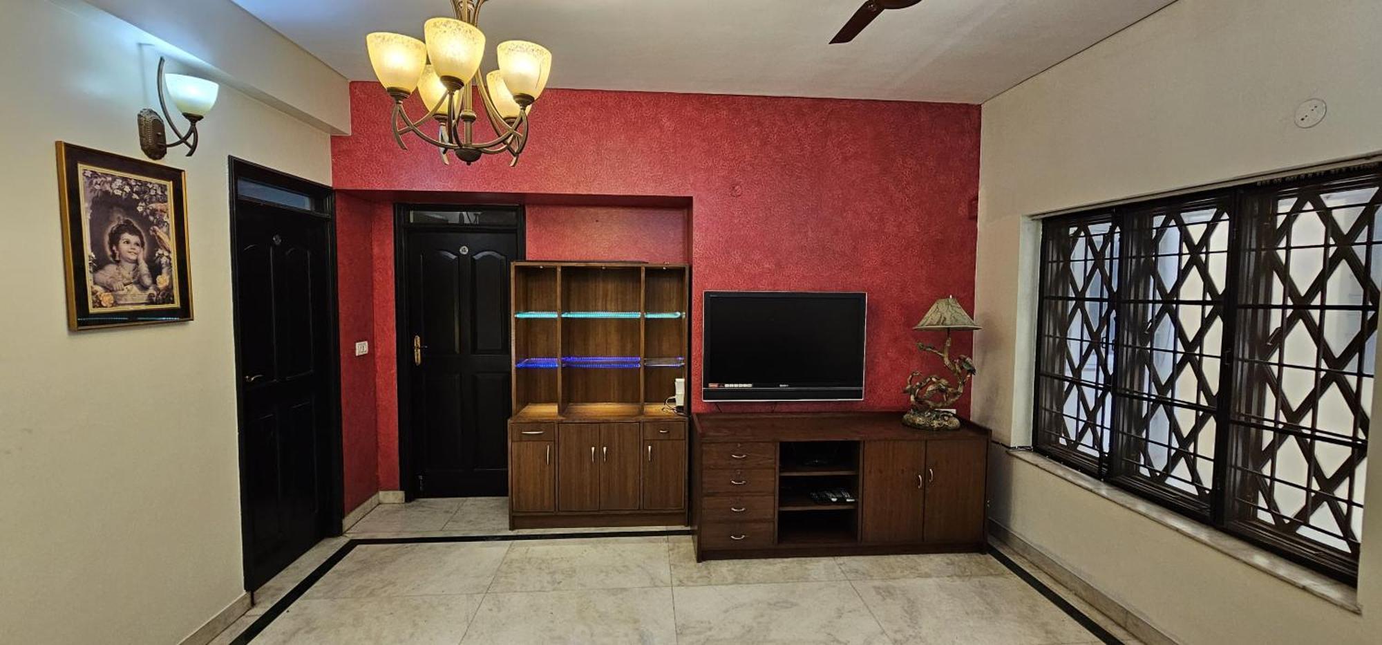 Luxurious Retro-modern House For Rent