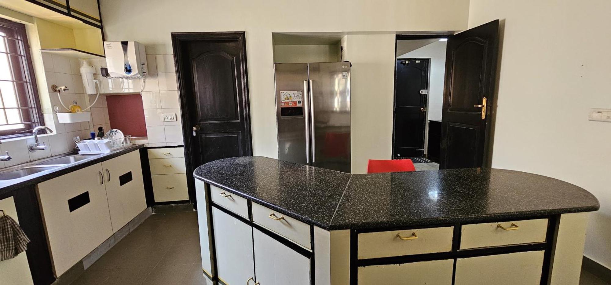 Luxurious Retro-modern House For Rent Villa