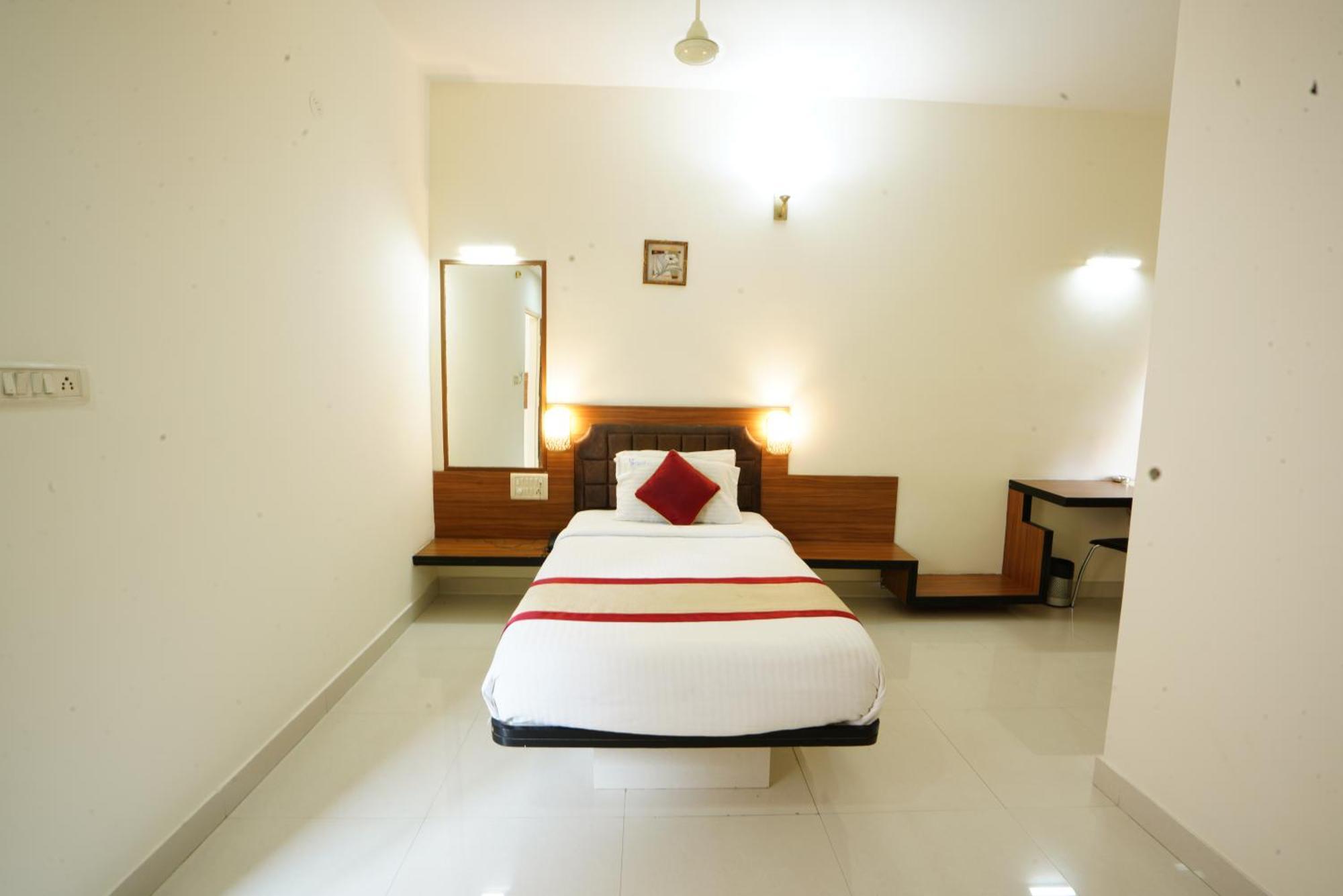 Grand Bee By Bestinn Leisure, Yeshwanthpur Junction 4*