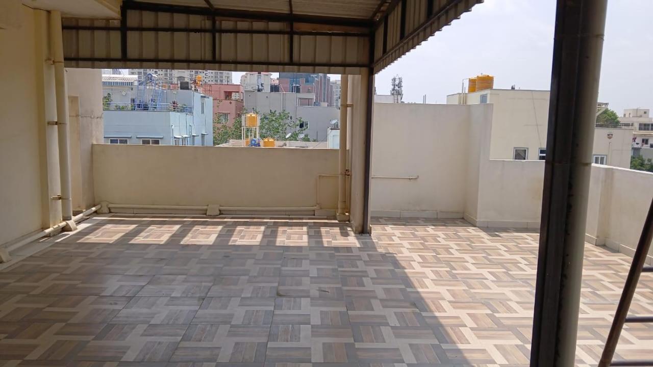 Housr Garrett Hebbal Near Manyata Tech Park Apartment Bangalore