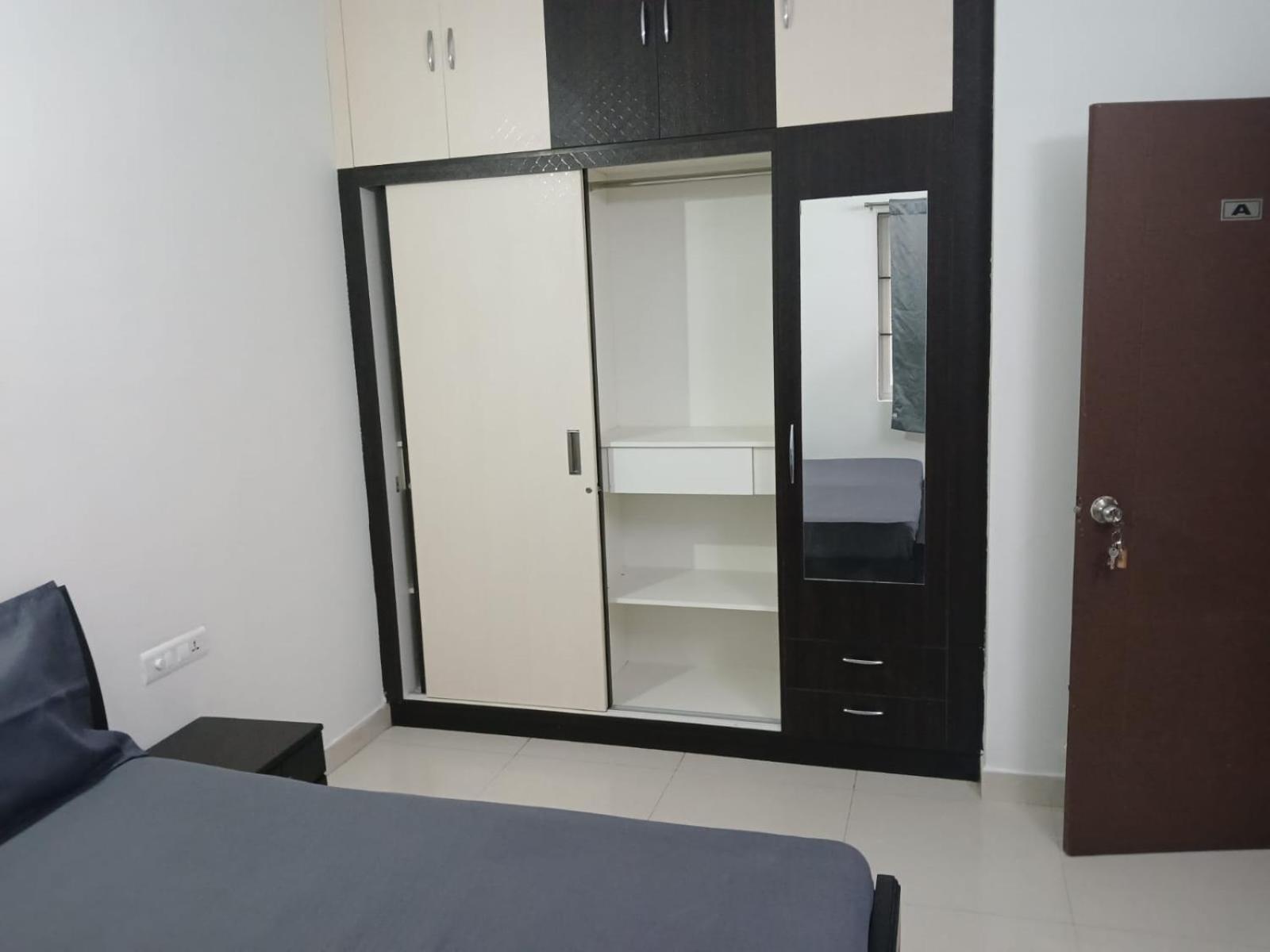 Housr Garrett Hebbal Near Manyata Tech Park Apartment Bangalore