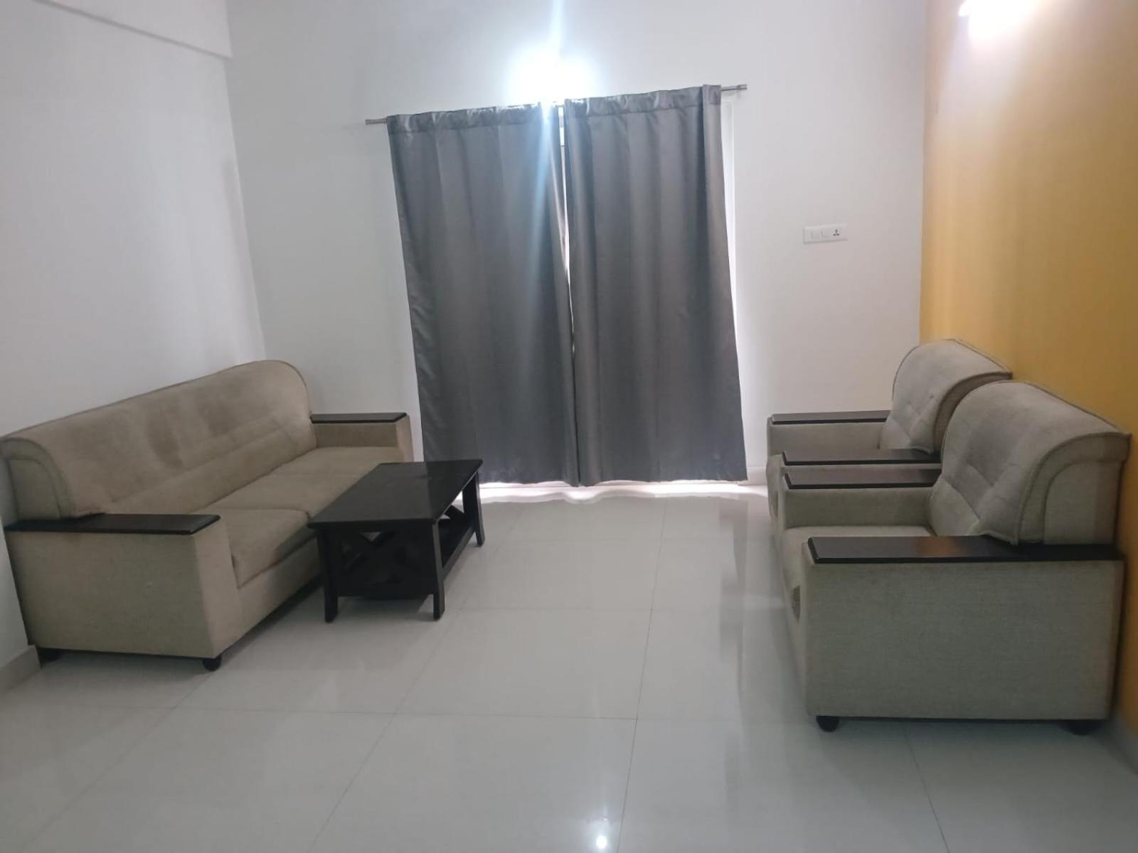Housr Garrett Hebbal Near Manyata Tech Park * Bangalore