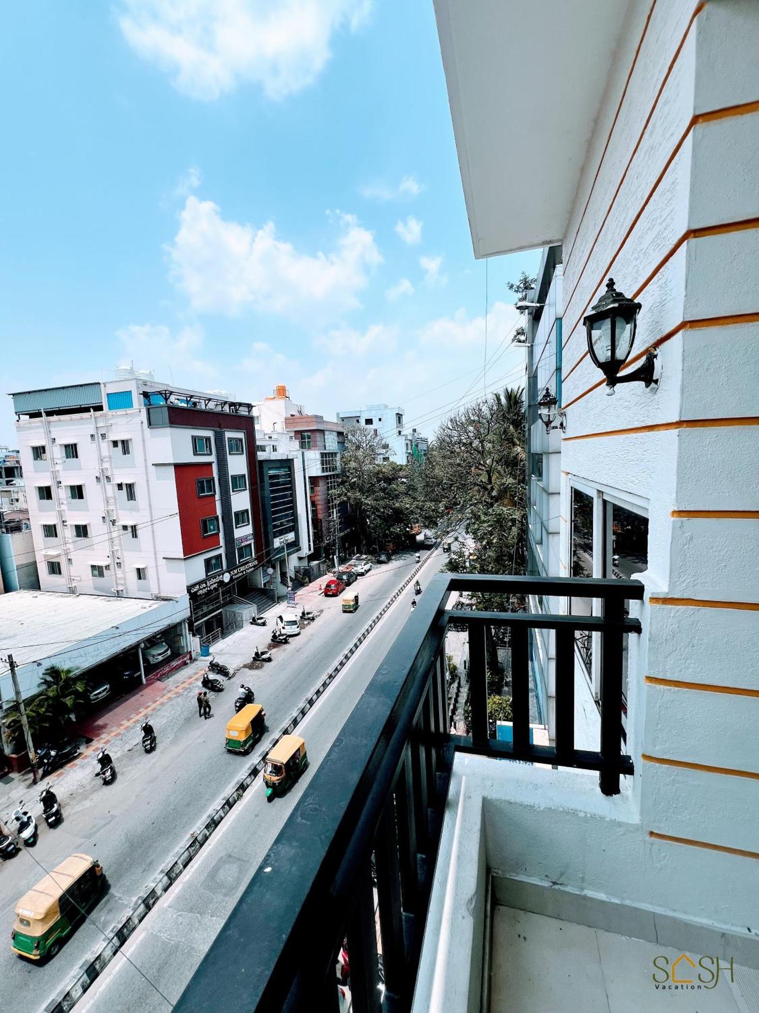 Elegant Queen With Private Balcony & Ac Hotel Bangalore