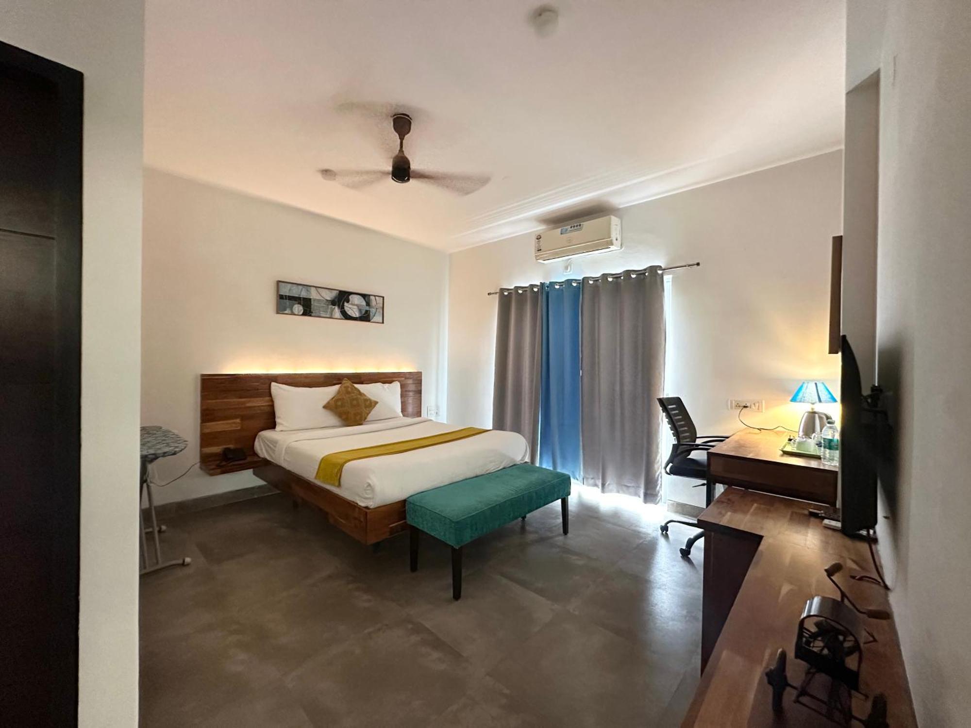Aura Corporate Hotel 3*