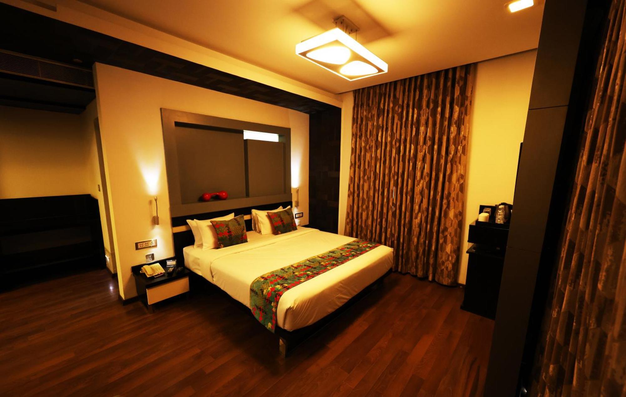 Hotel Purple Brigade,