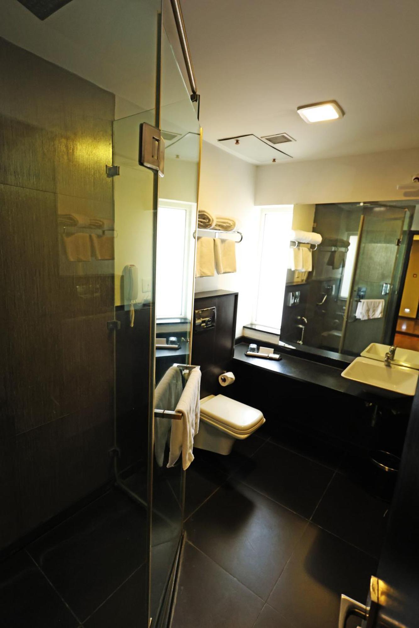 Hotel Purple Brigade,