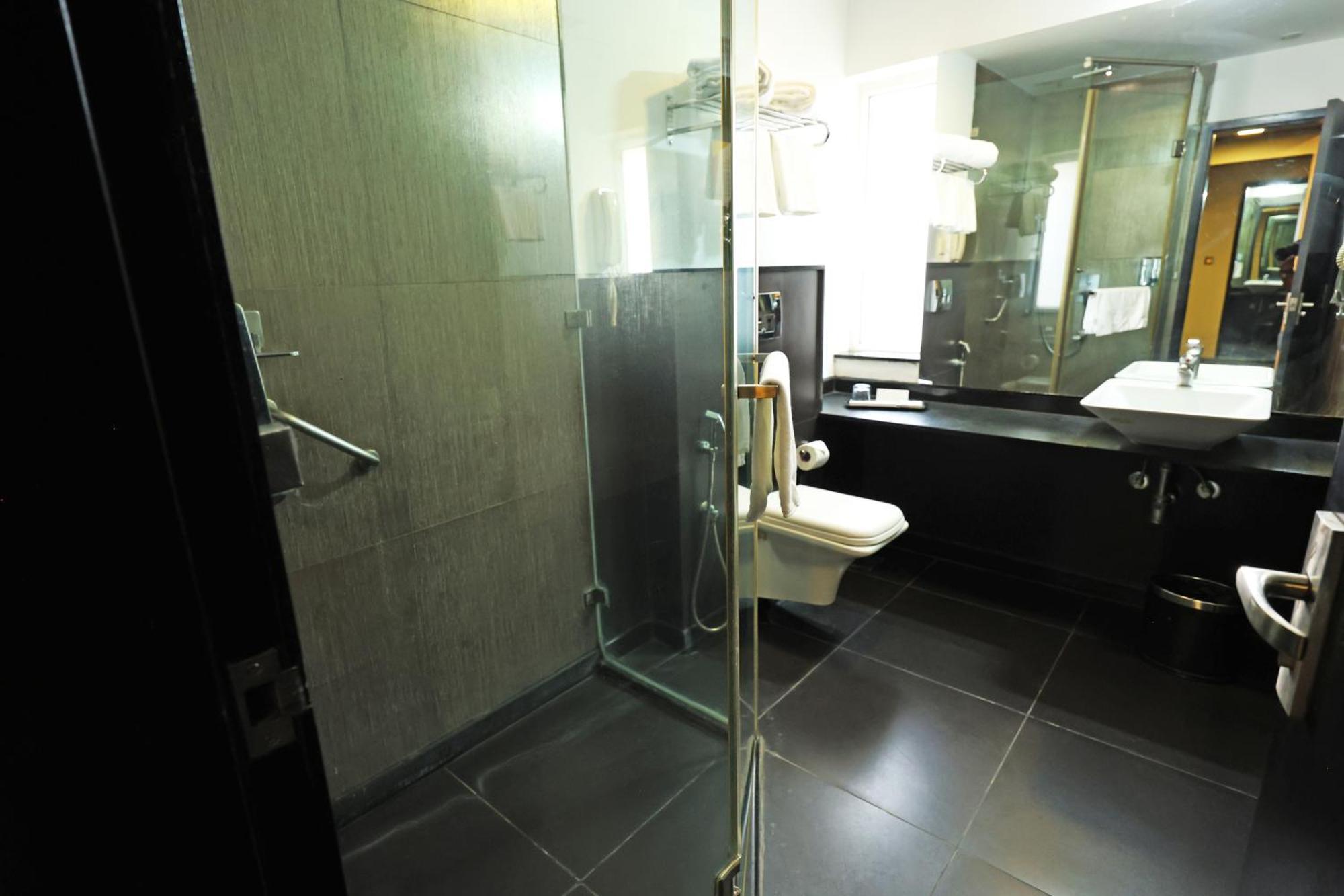 Hotel Purple Brigade, 3*