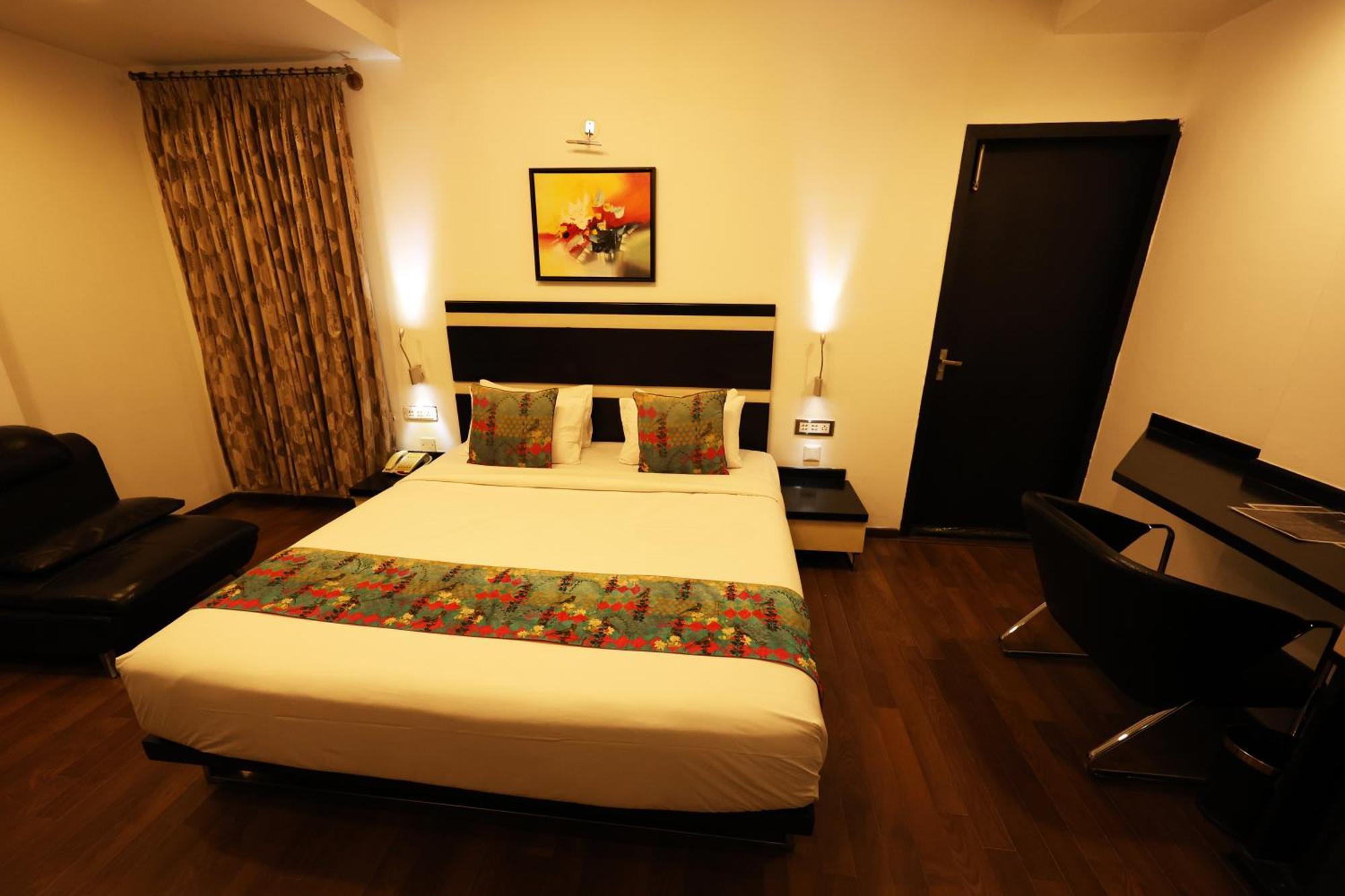 Purple Brigade, Hotel 3*