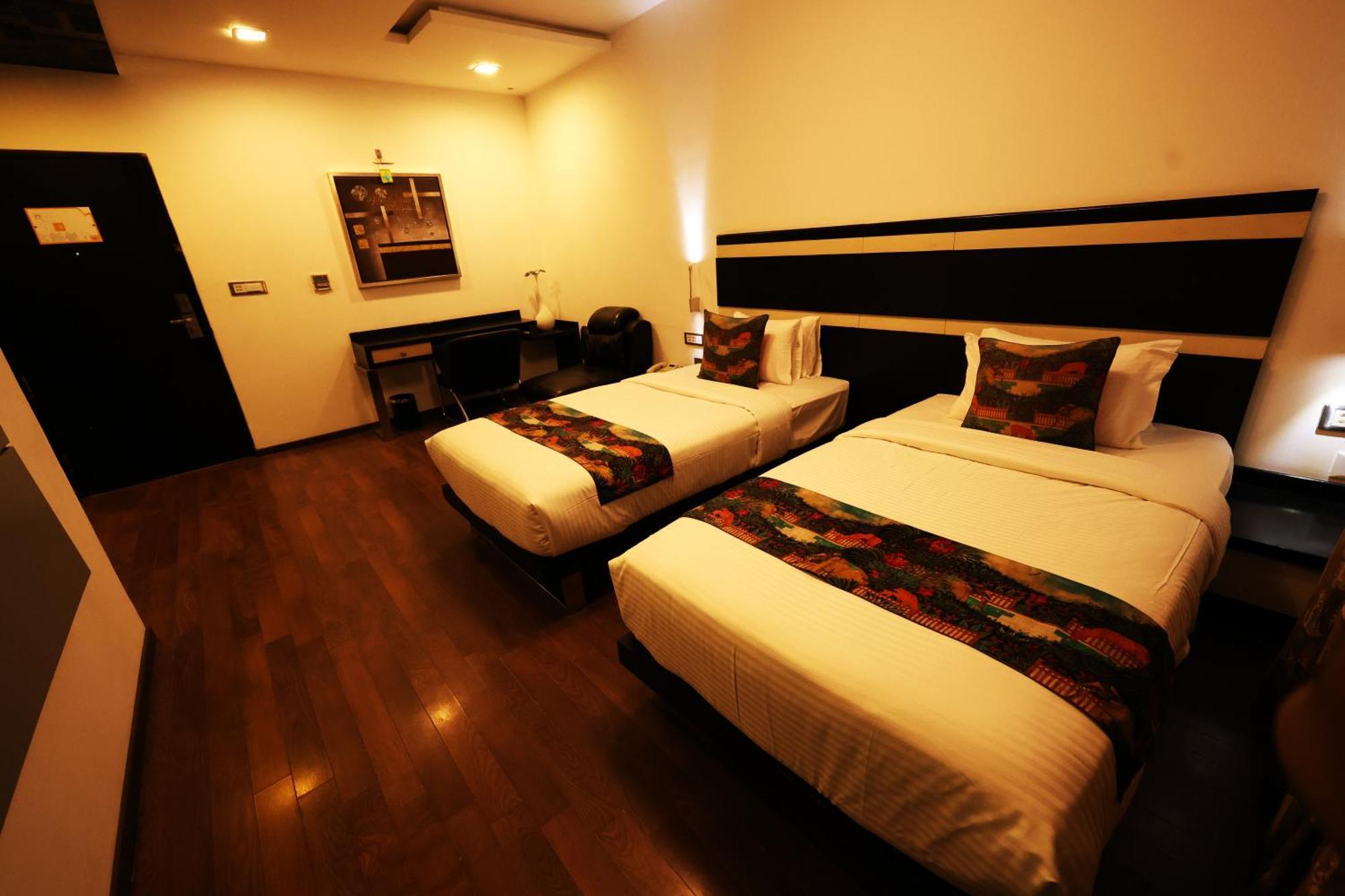 Hotel Purple Brigade, 3*
