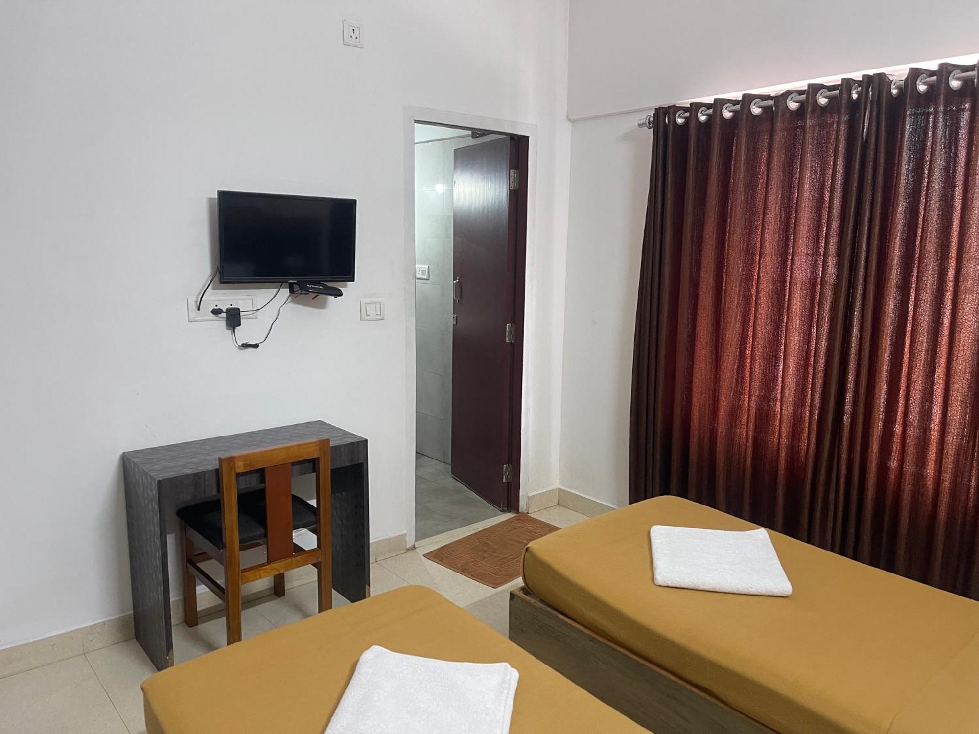 Hotel B Six 3*
