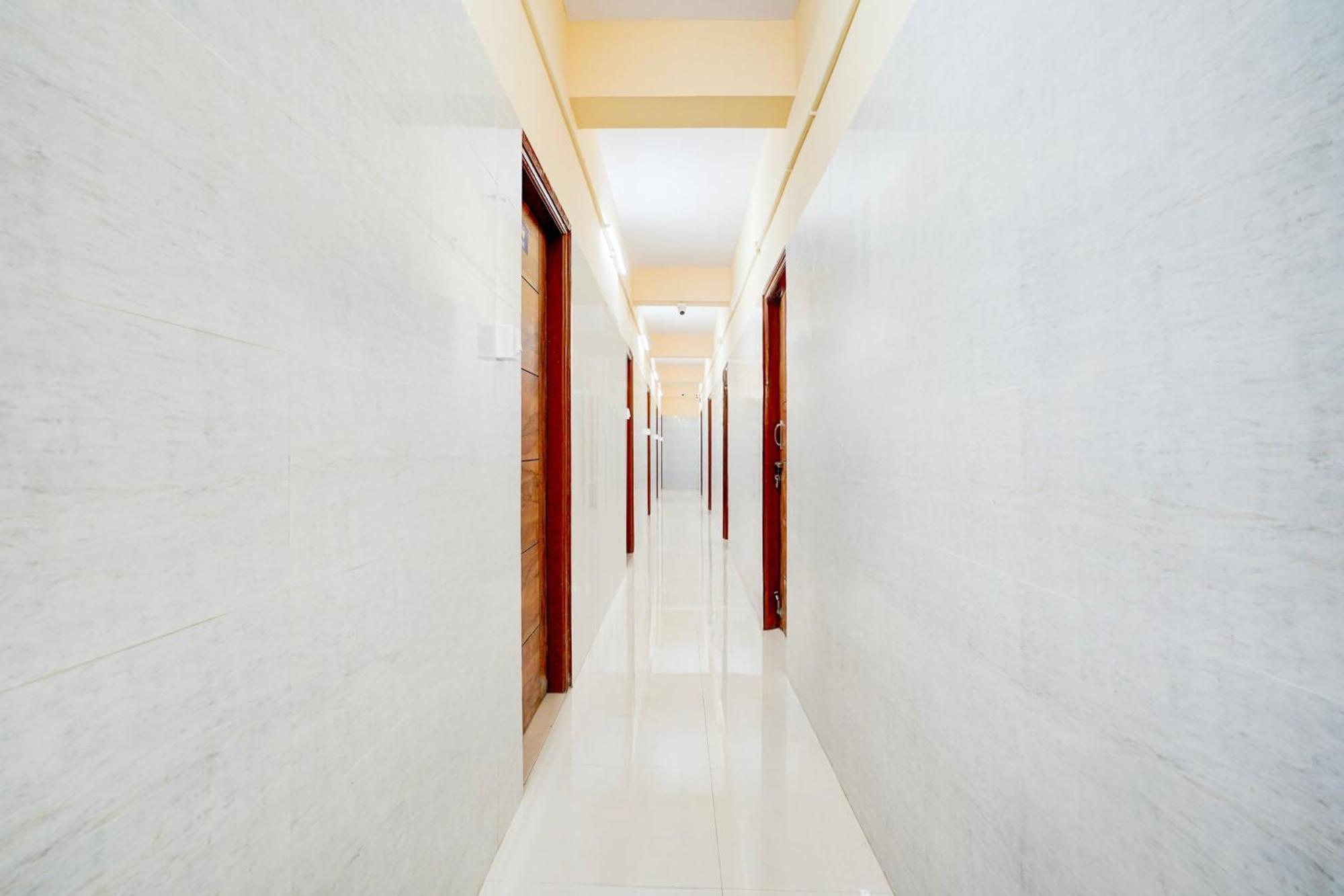 O Easynest Bharathi Hotel