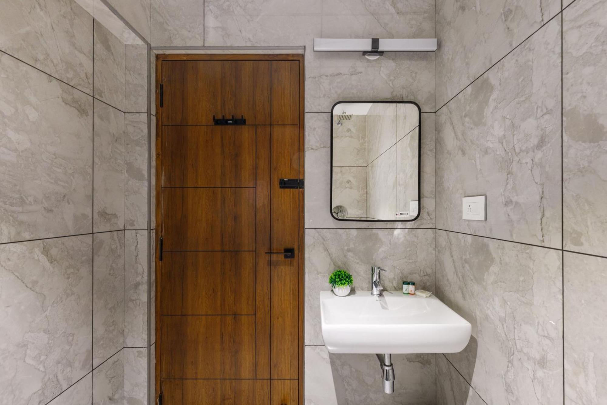 The Monarch By Red Olive-nr Manipal Hospital *