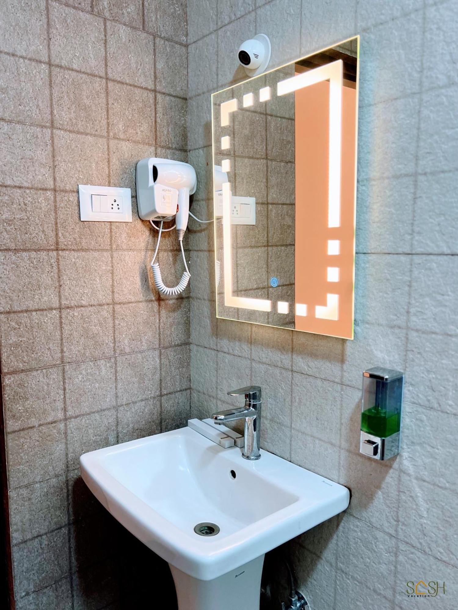 Well-equipped Ac, Wifi, Smart Tv &