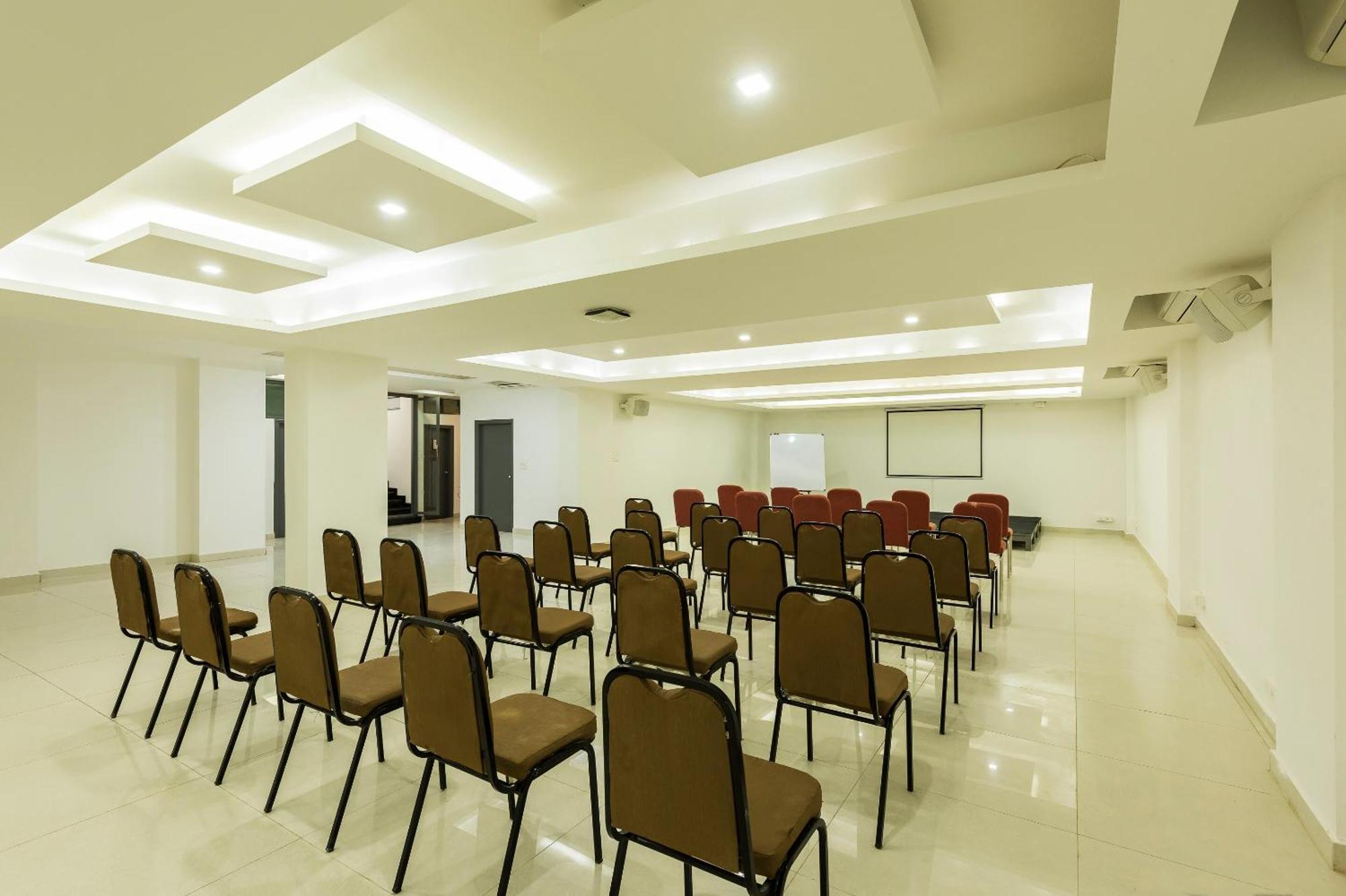 Super Townhouse Mg Road,bangalore 4*
