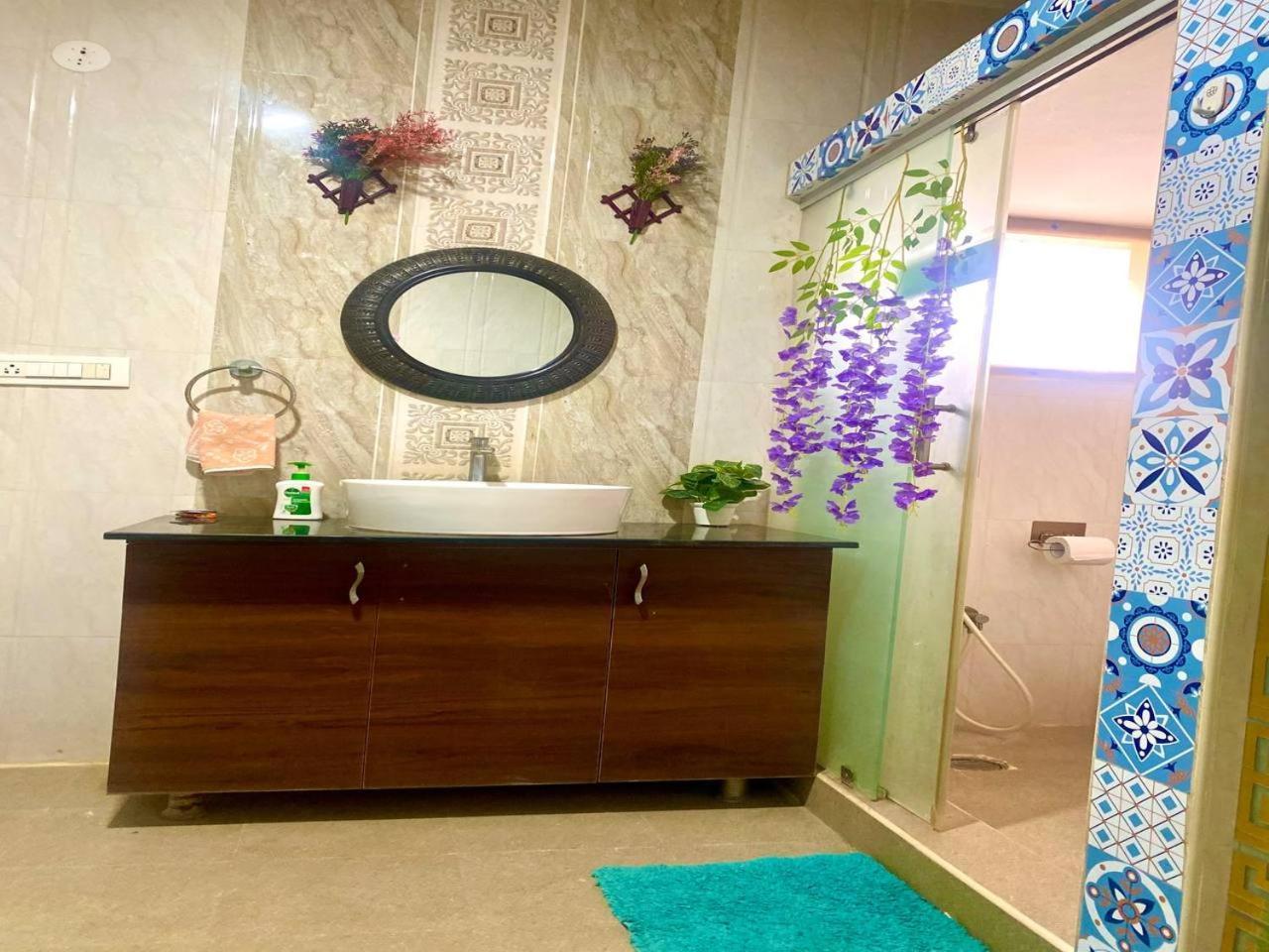 Premium Pent House With Hot Bath Tub Near Ecity - Luxe King Size Bed With Large Sitout Area Holiday home *