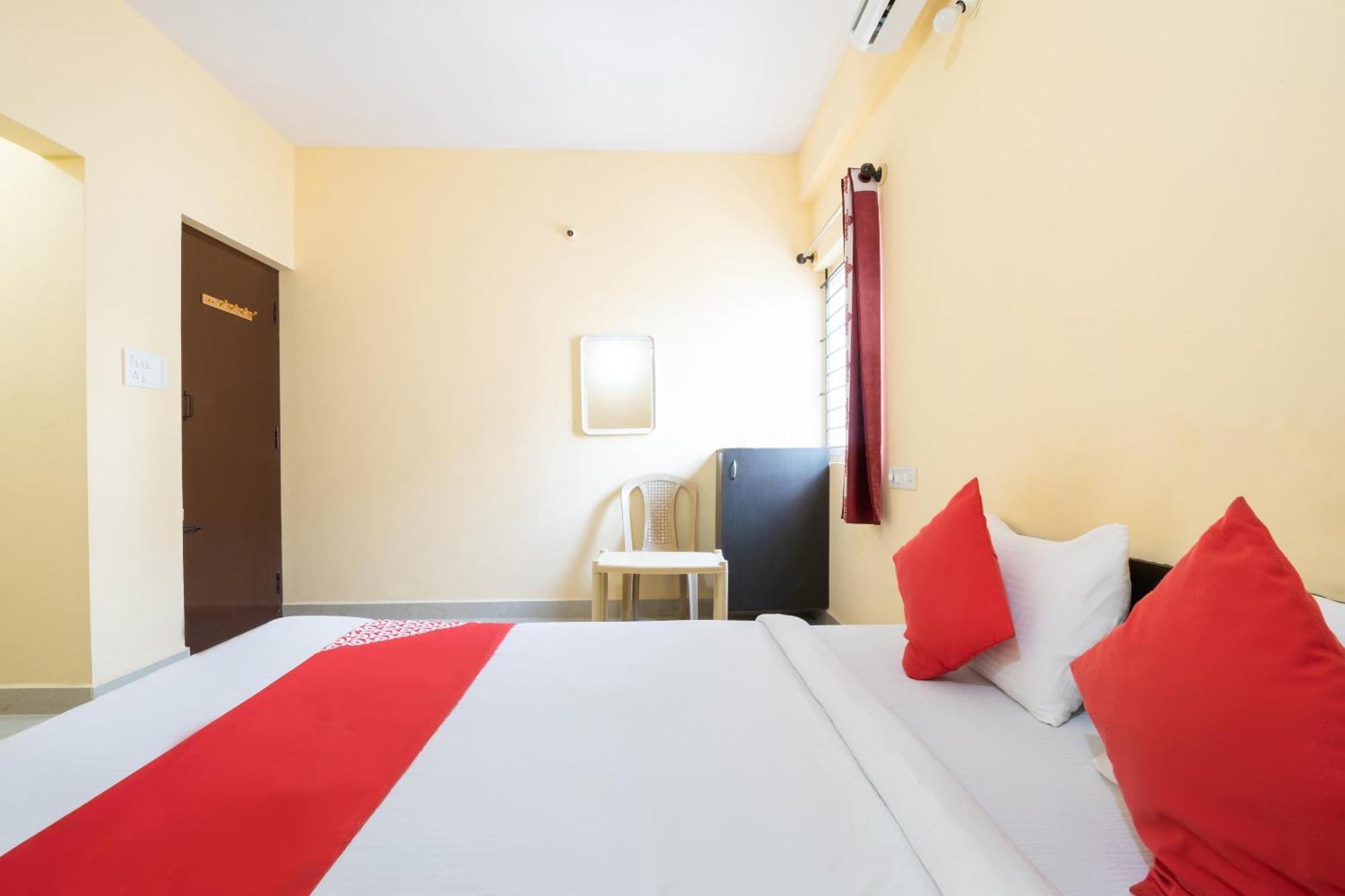 O Ashraya Comforts Hotel 4*