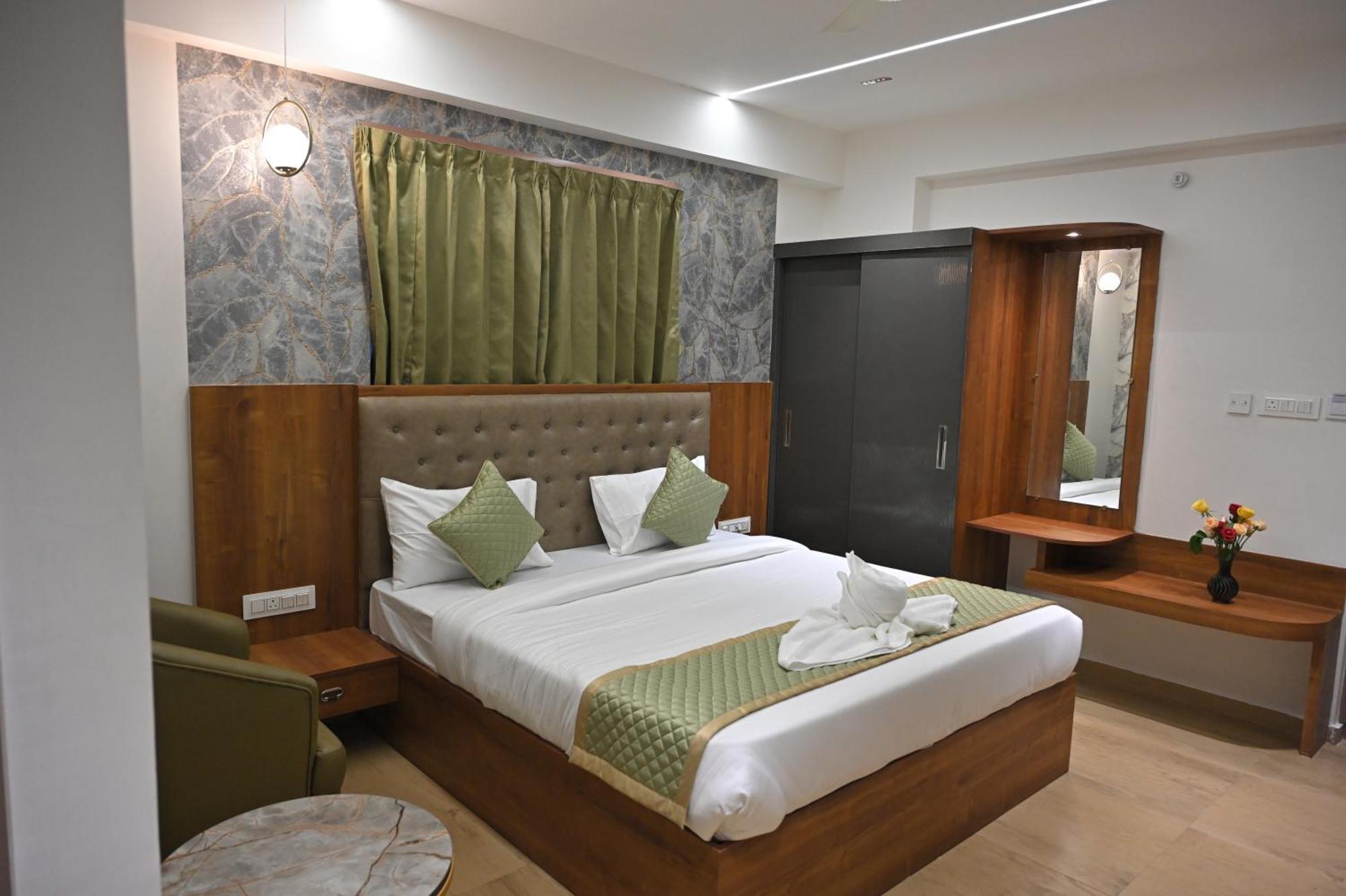 Visthara A Unit Of Suraksha Hotel 3*