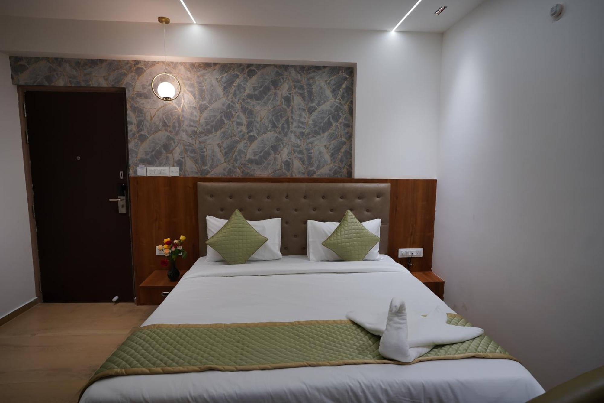 Visthara A Unit Of Suraksha Hotel 3*