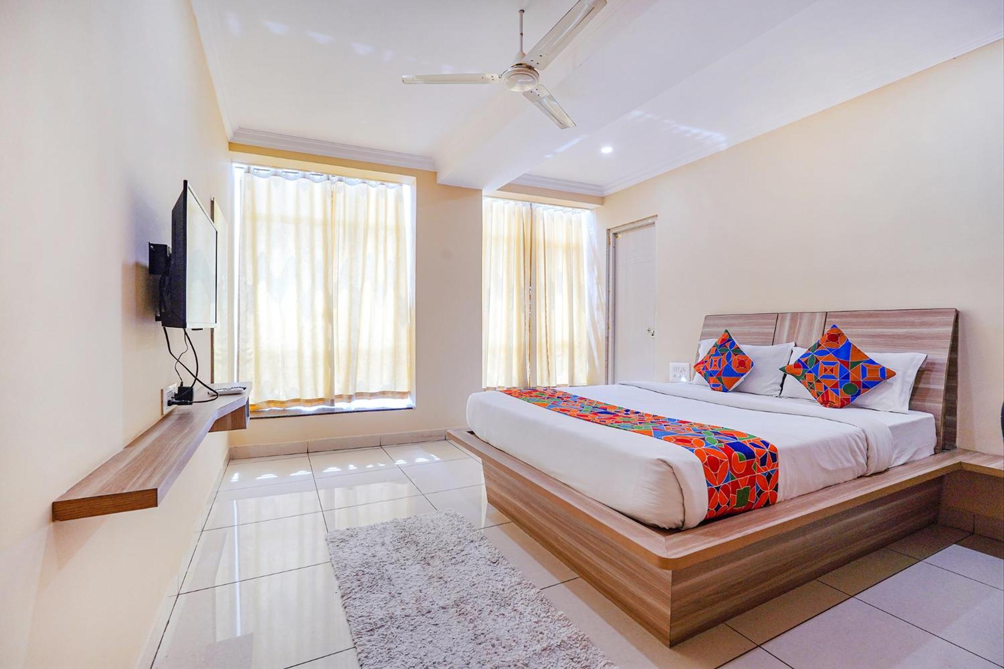 Hotel Fabhotel Bns Comforts 3*