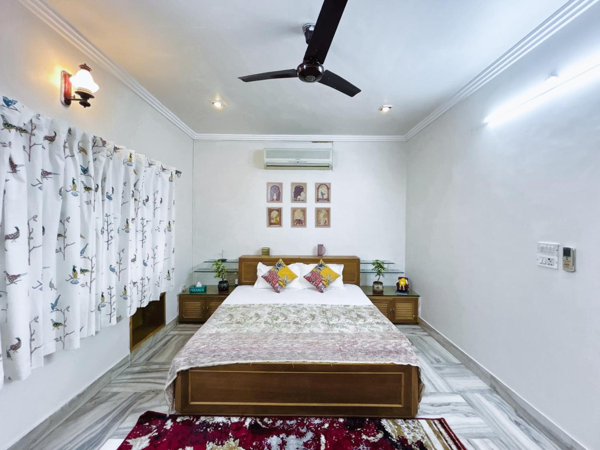Regal Saphire 5 Bhk Luxury Villa *