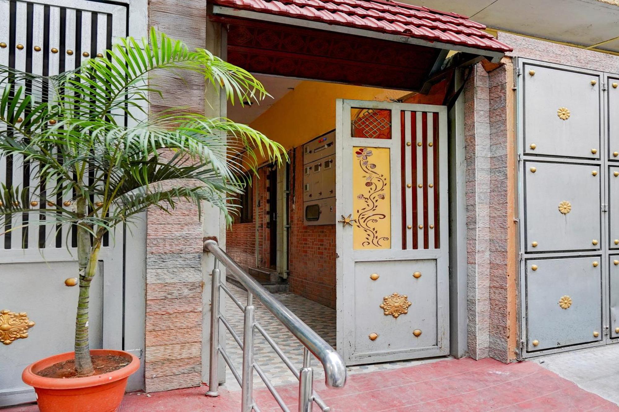 Hotel Super O Ramachandrapuram Formerly Known Nataraja Boarding & *