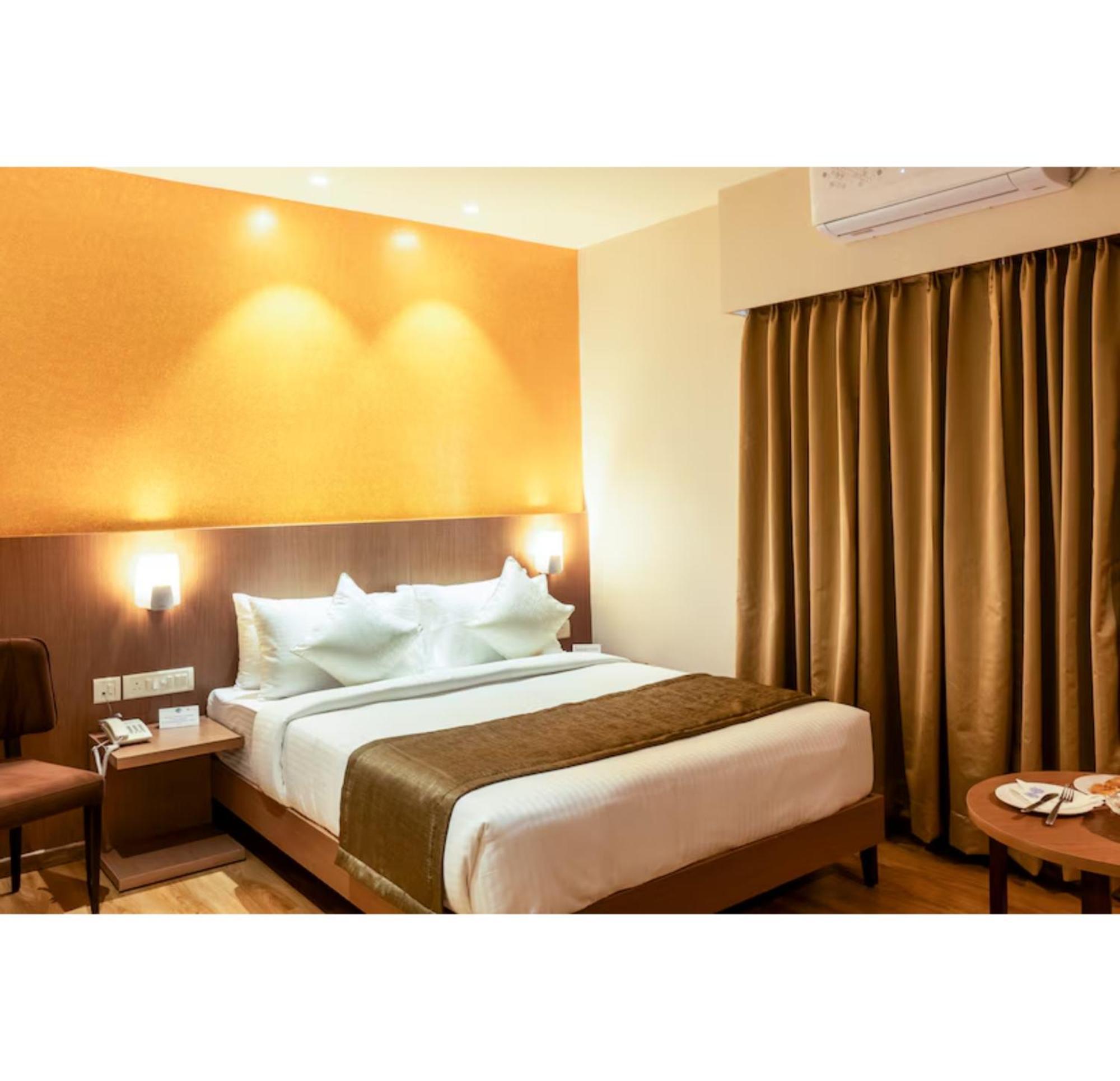 Hotel La Sara Comforts 3*