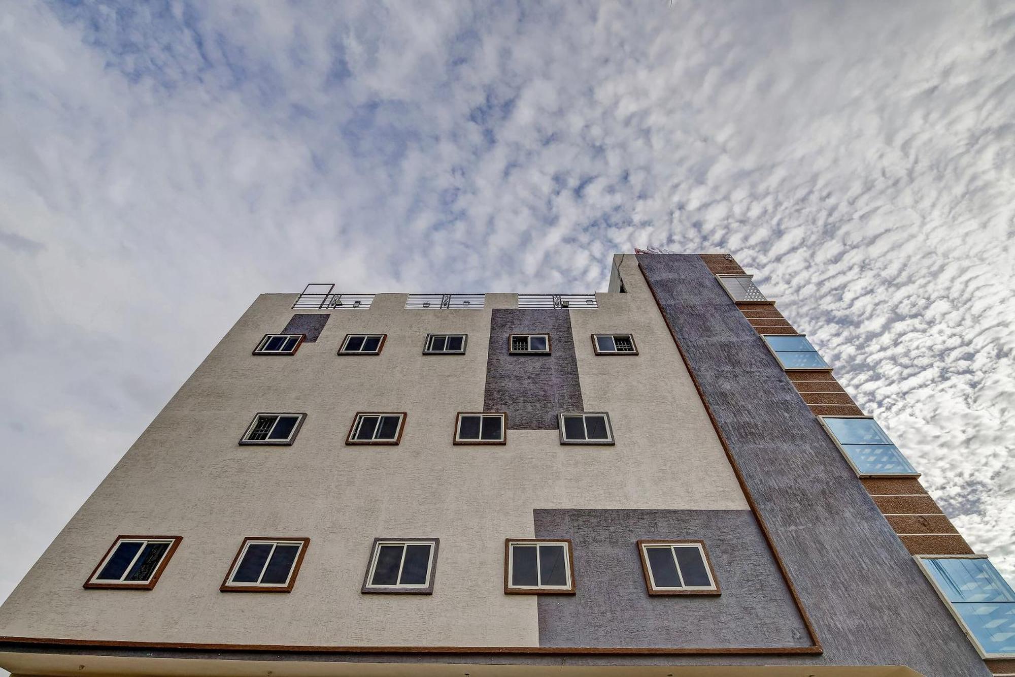 Hotel O Royal King Hotel 4*