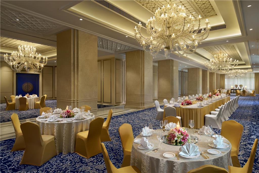 The Leela Palace 5*