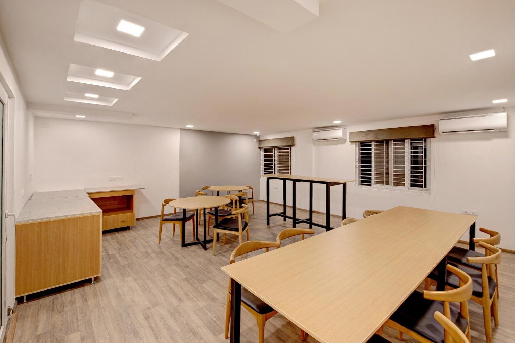 Hotel Townhouse Siri Residency