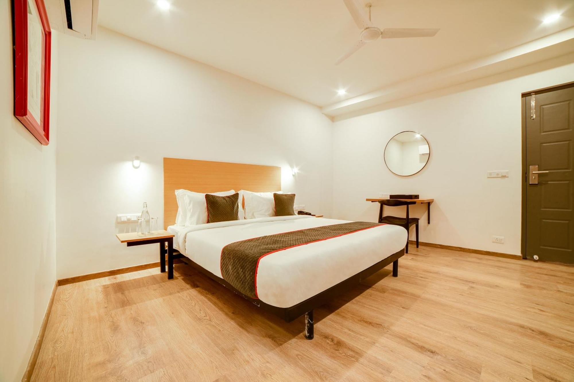 Super Townhouse Hosur Main Road Bommanahalli Near Gopalan Innovation Mall Hotel