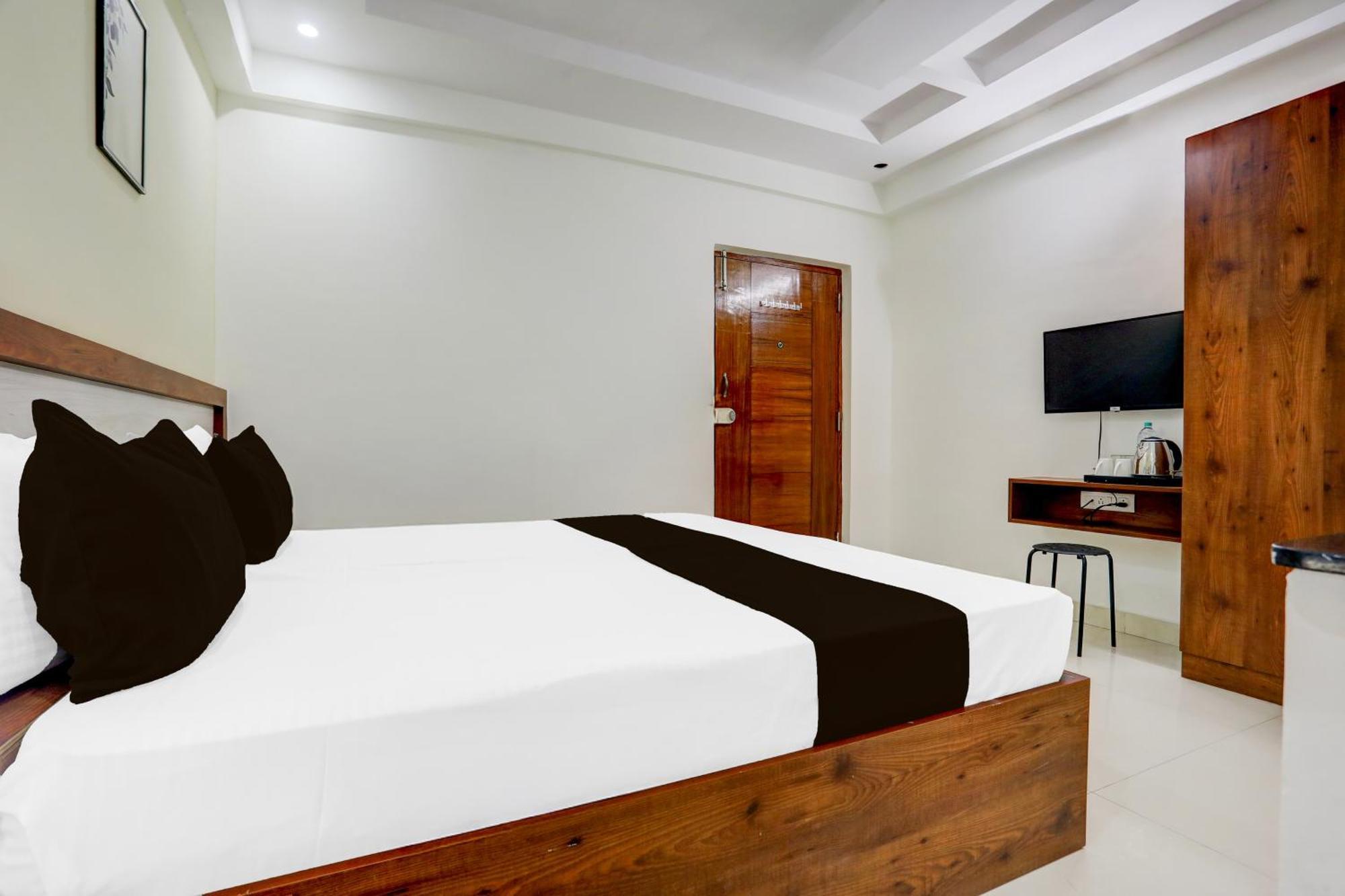Spot On Livingnest Skylark Hotel