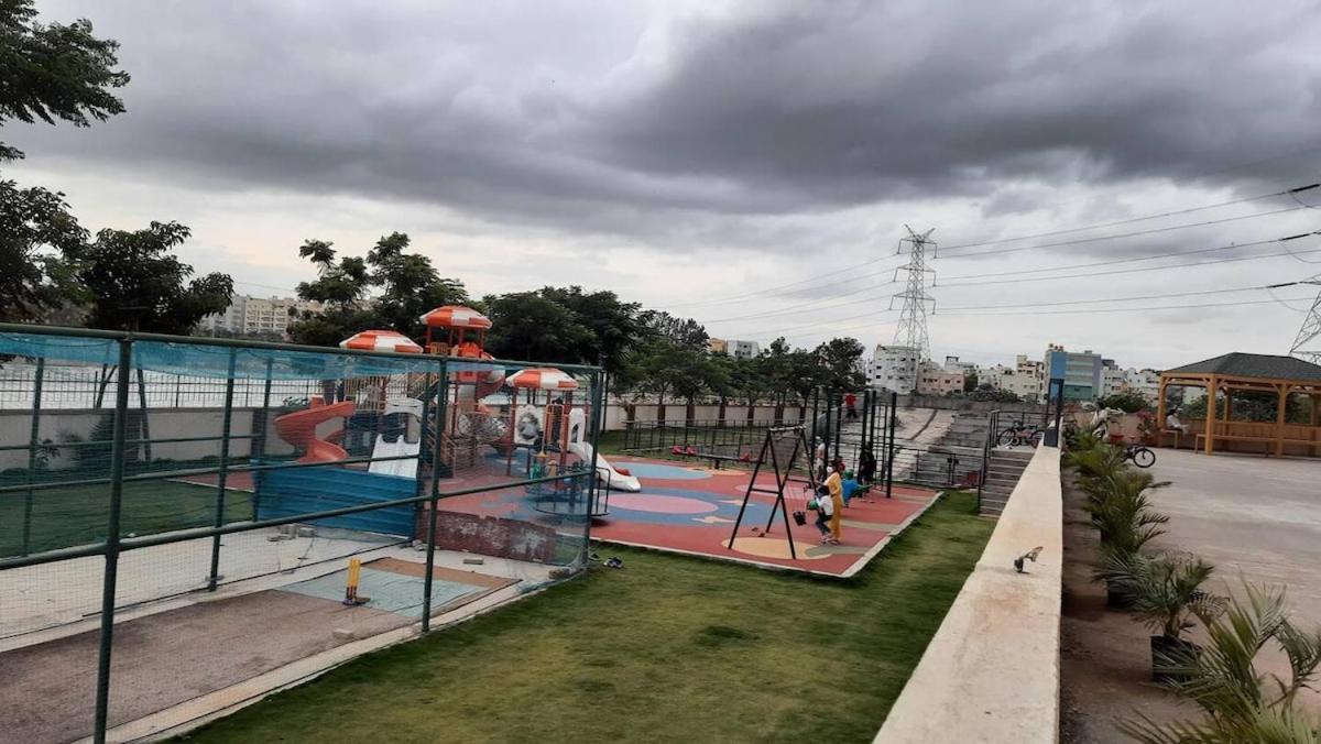 Spacious 3 Bhk Inhigher Flr With Sunset, View Apartment