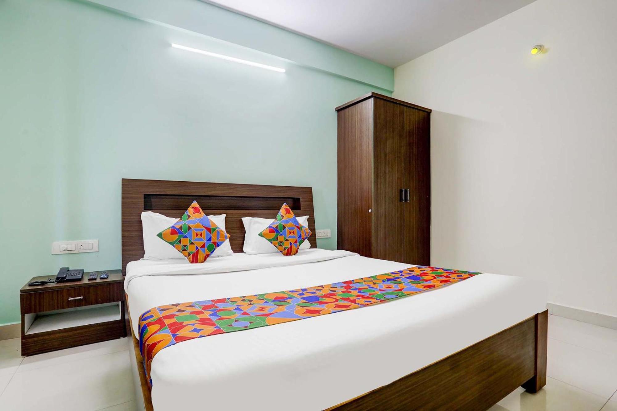 Fabhotel Royal Hotel