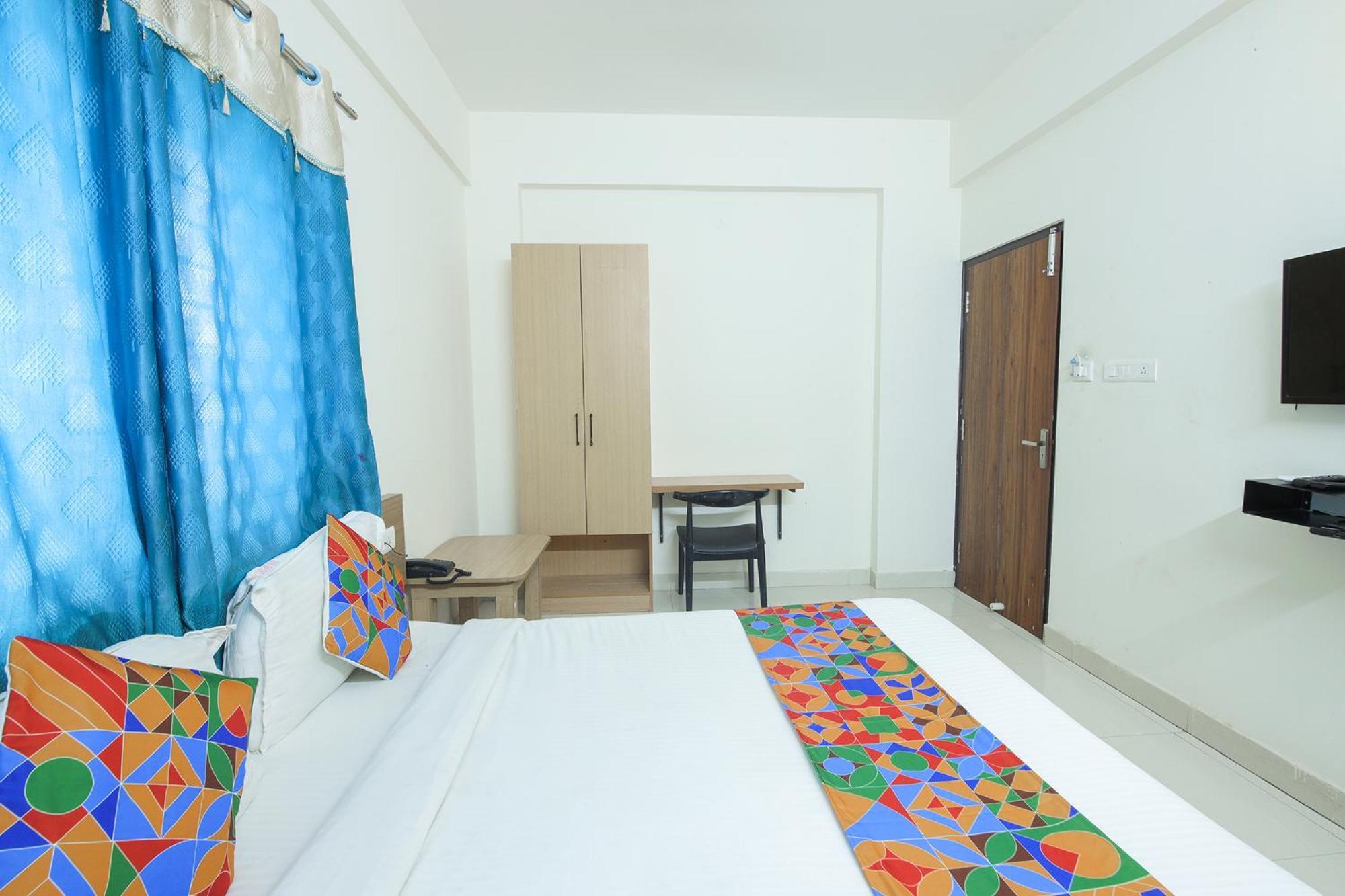 Hotel Fabhotel Golden Grand