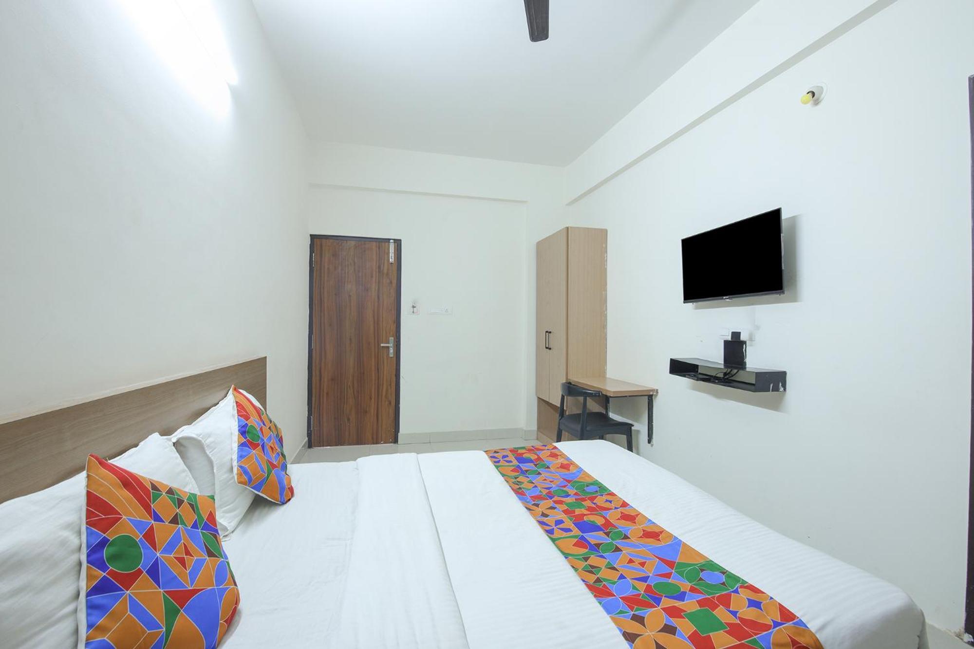 Hotel Fabhotel Golden Grand 3*