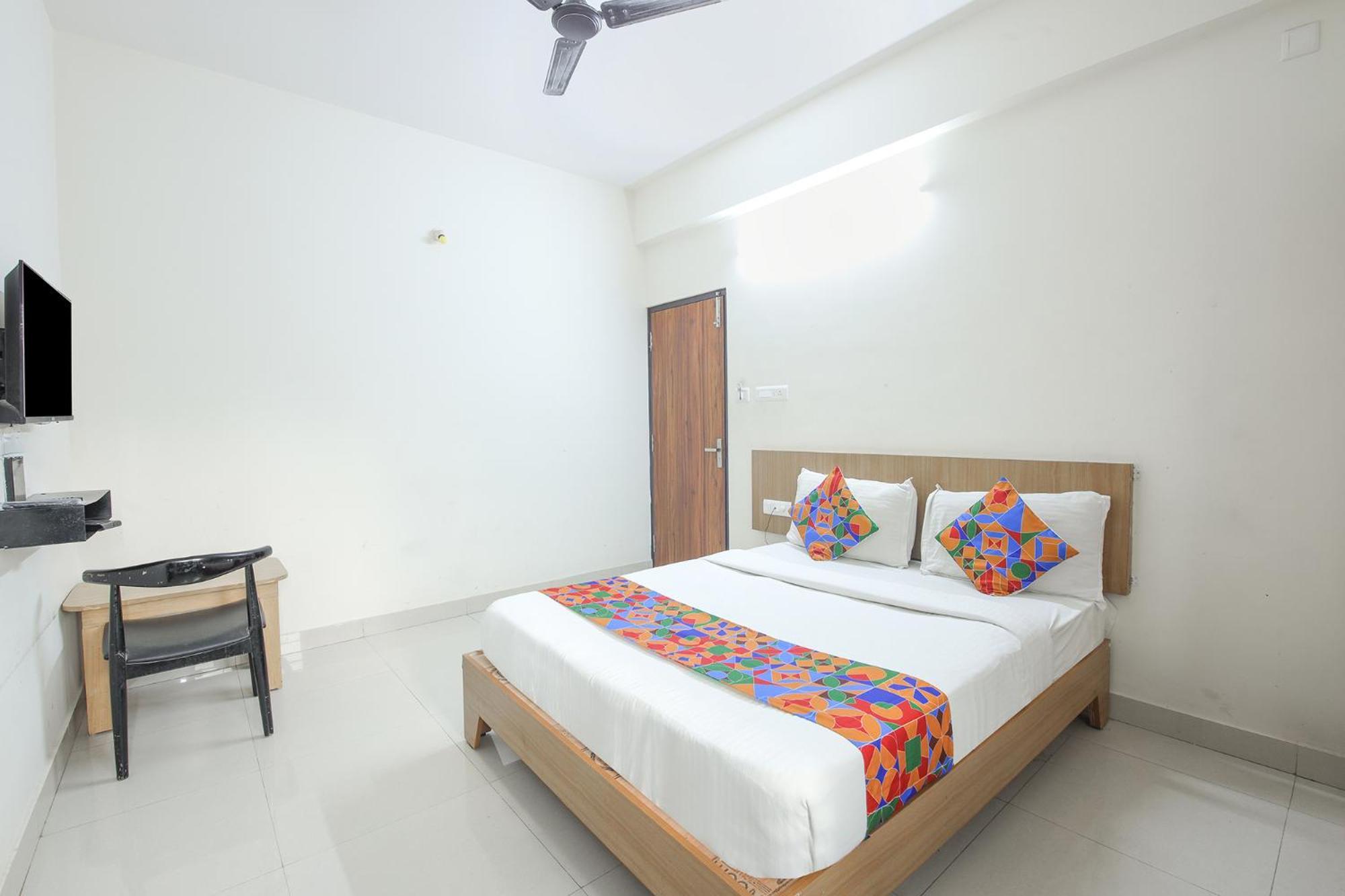 Fabhotel Golden Grand 3*