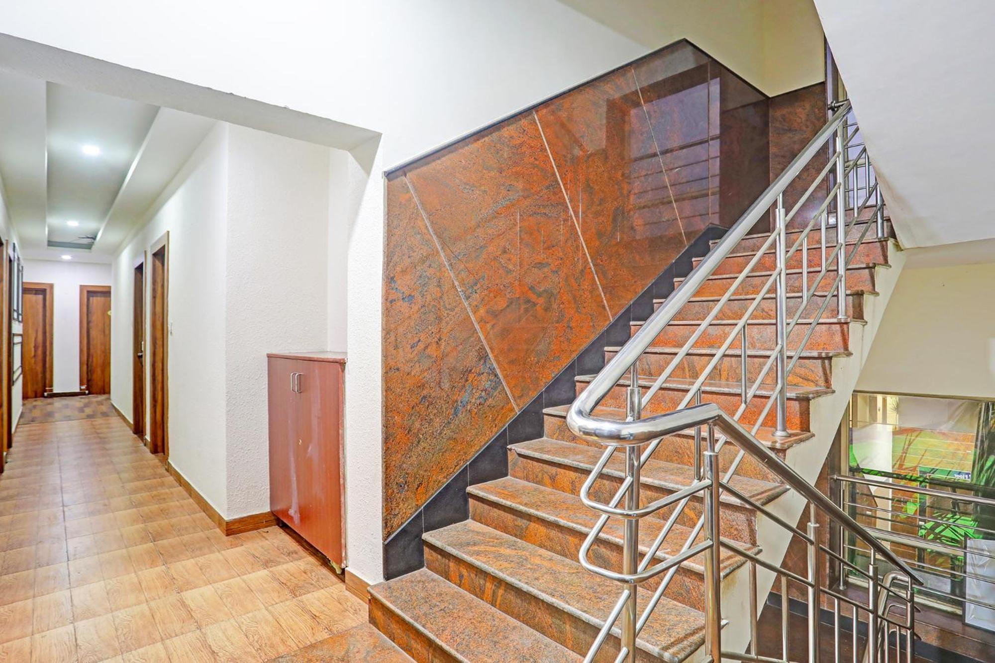 Hotel Fabhotel Emerald - Near Mg Road Metro Station