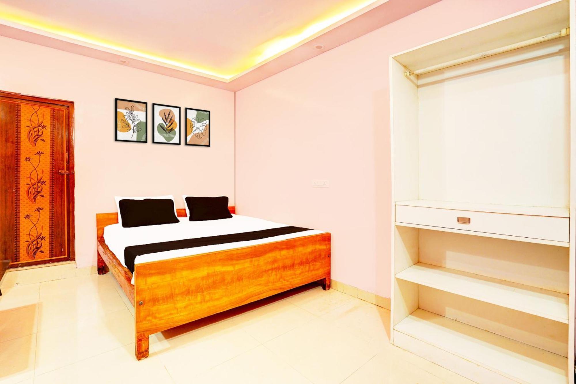 Hotel O Chaluva Boarding &