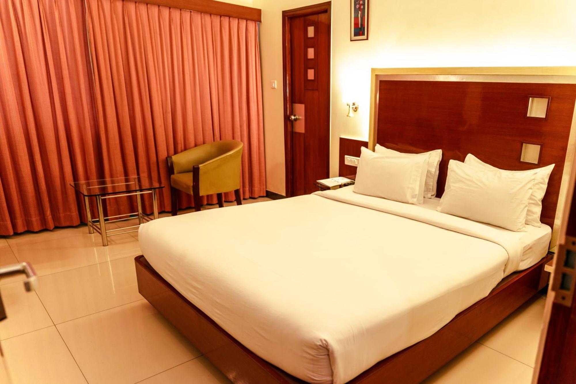 Bisque Magaji Orchid - Near Majestic Railway Station 3*