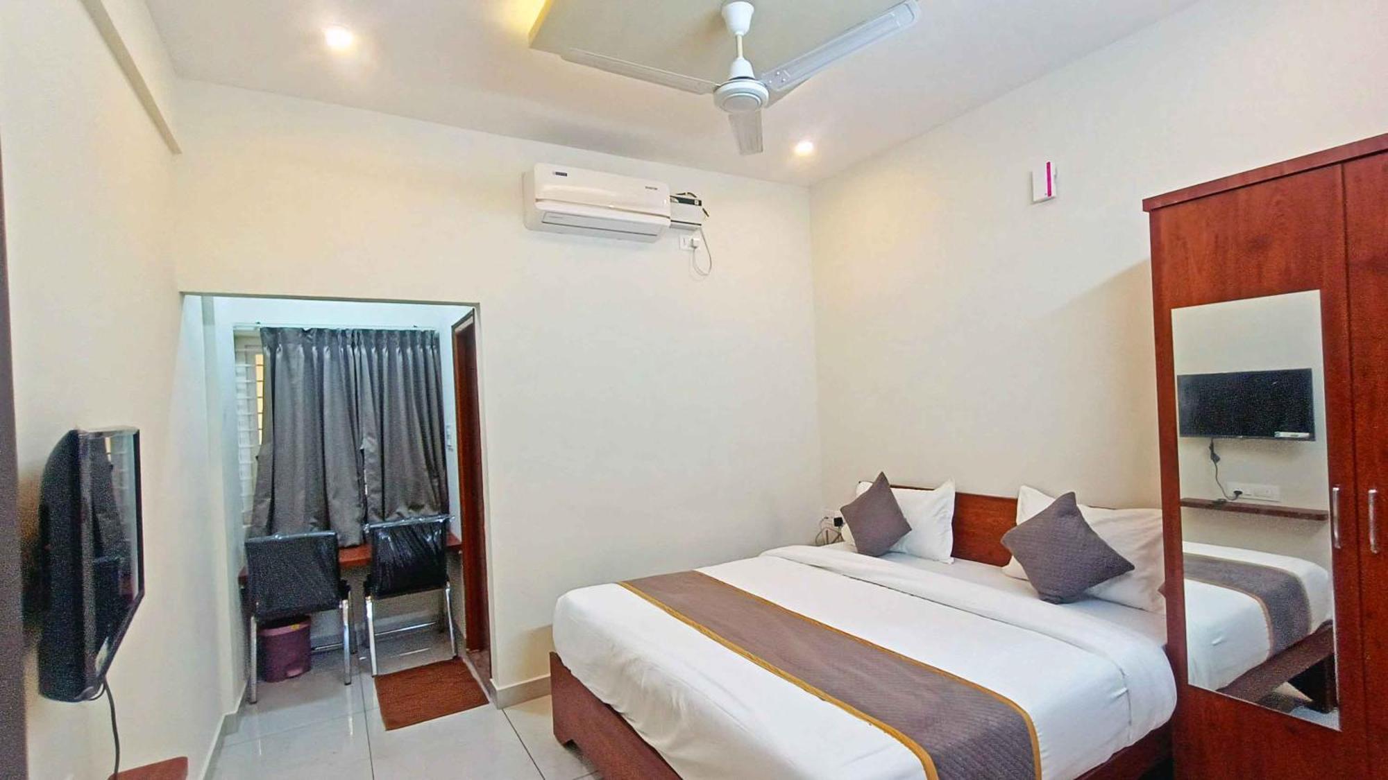 Orchid Hotel 2*