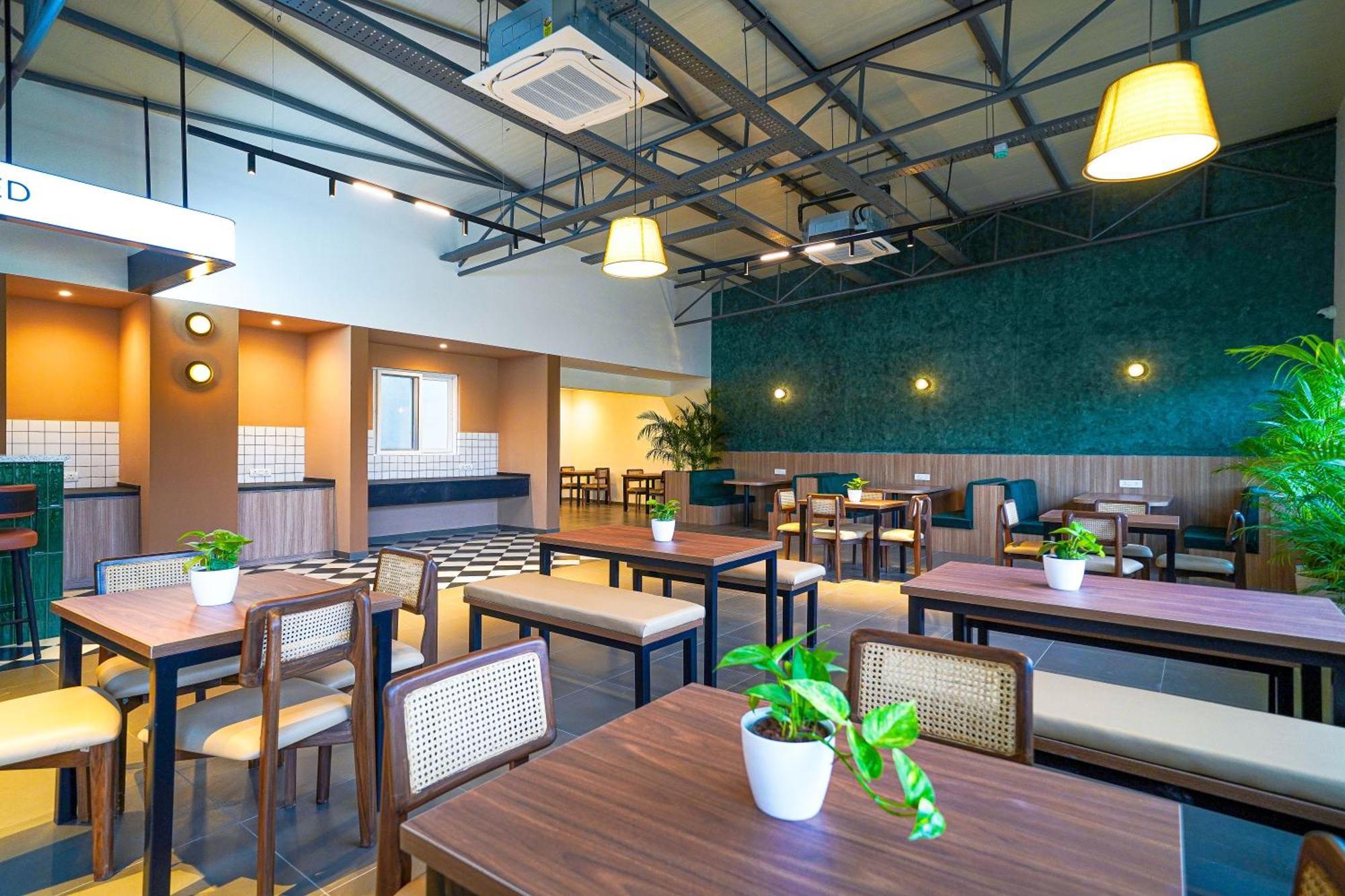 Olive Dairy Circle By Embassy Group Hotel