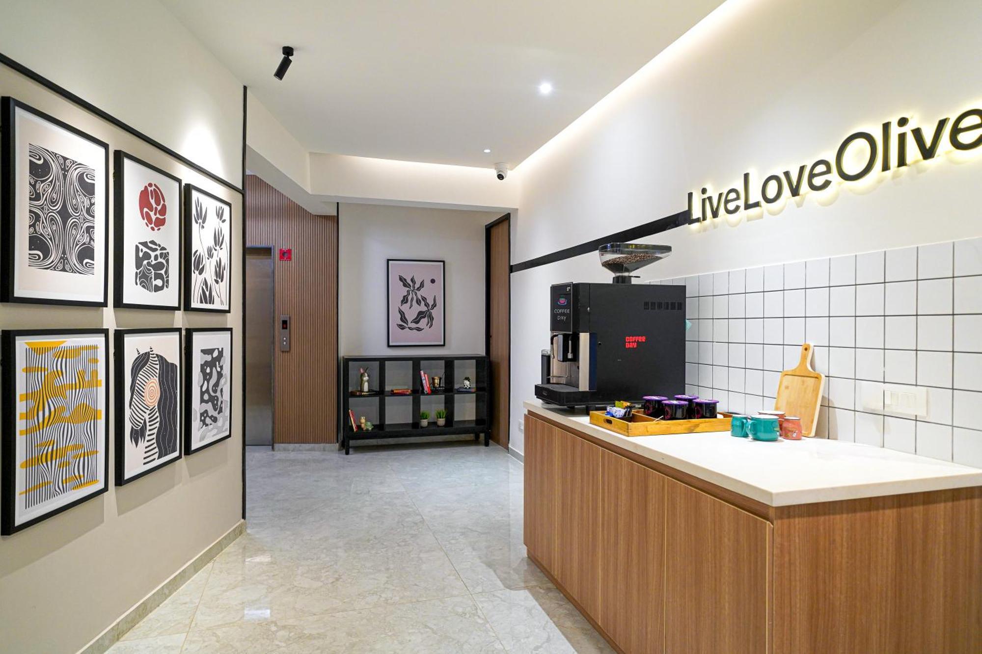 Olive Dairy Circle By Embassy Group Hotel
