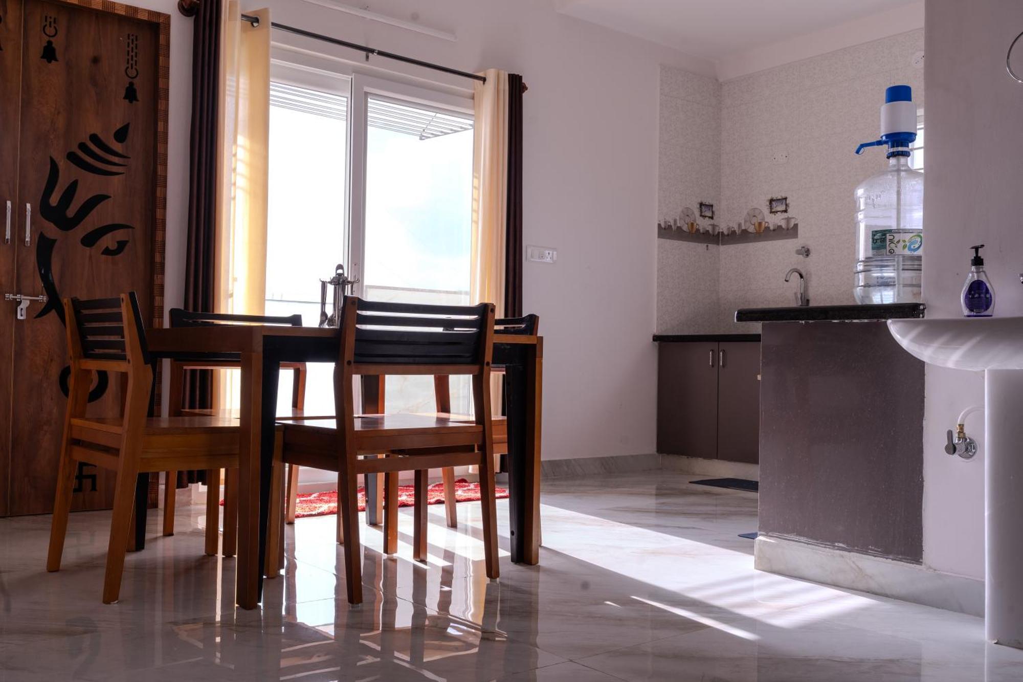 Modern With Balcony - Electronic Apartment
