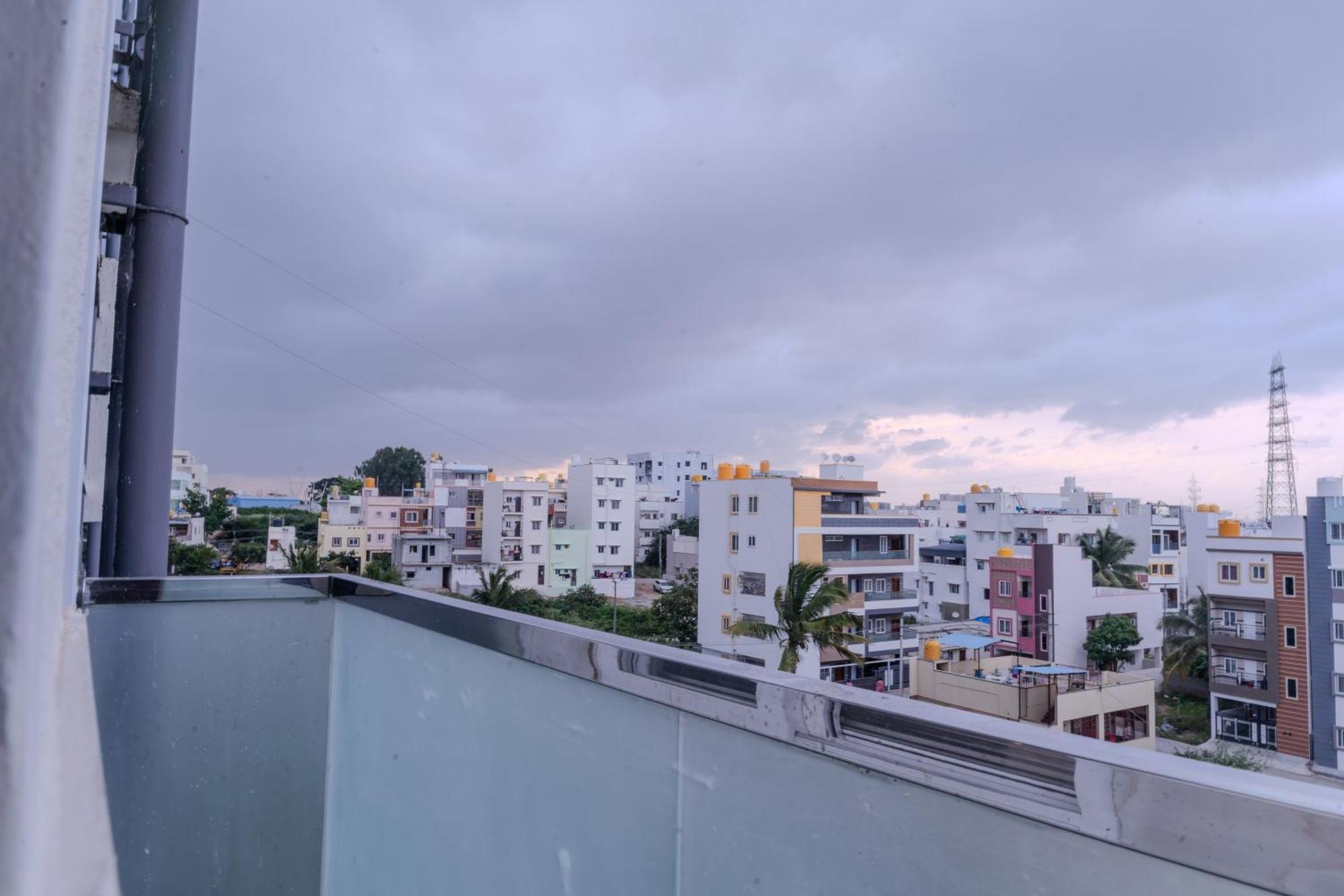 Apartment Modern With Balcony - Electronic *