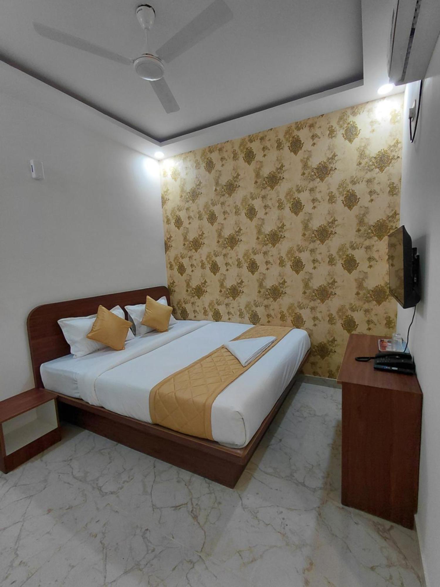 Western Pride & Hotel 2*