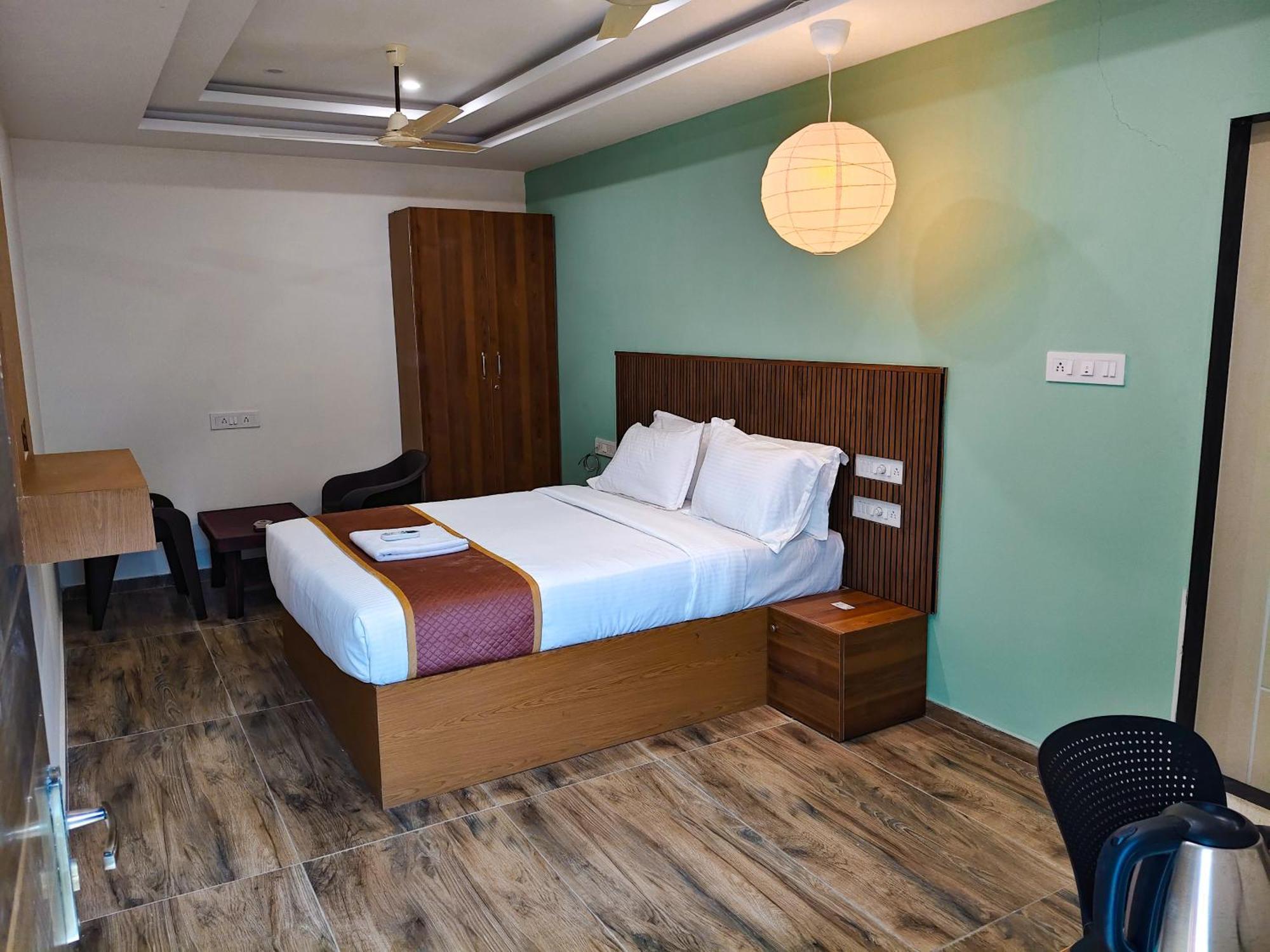 Morning Glory Hotel 2*
